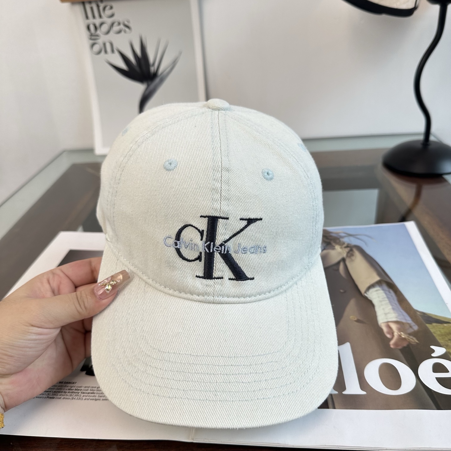 CK 潮牌棒球帽 简单休闲风的棒球帽 减龄百搭 适配度很高！简单随性~出街拍照拗造型非常加分~男女同款 