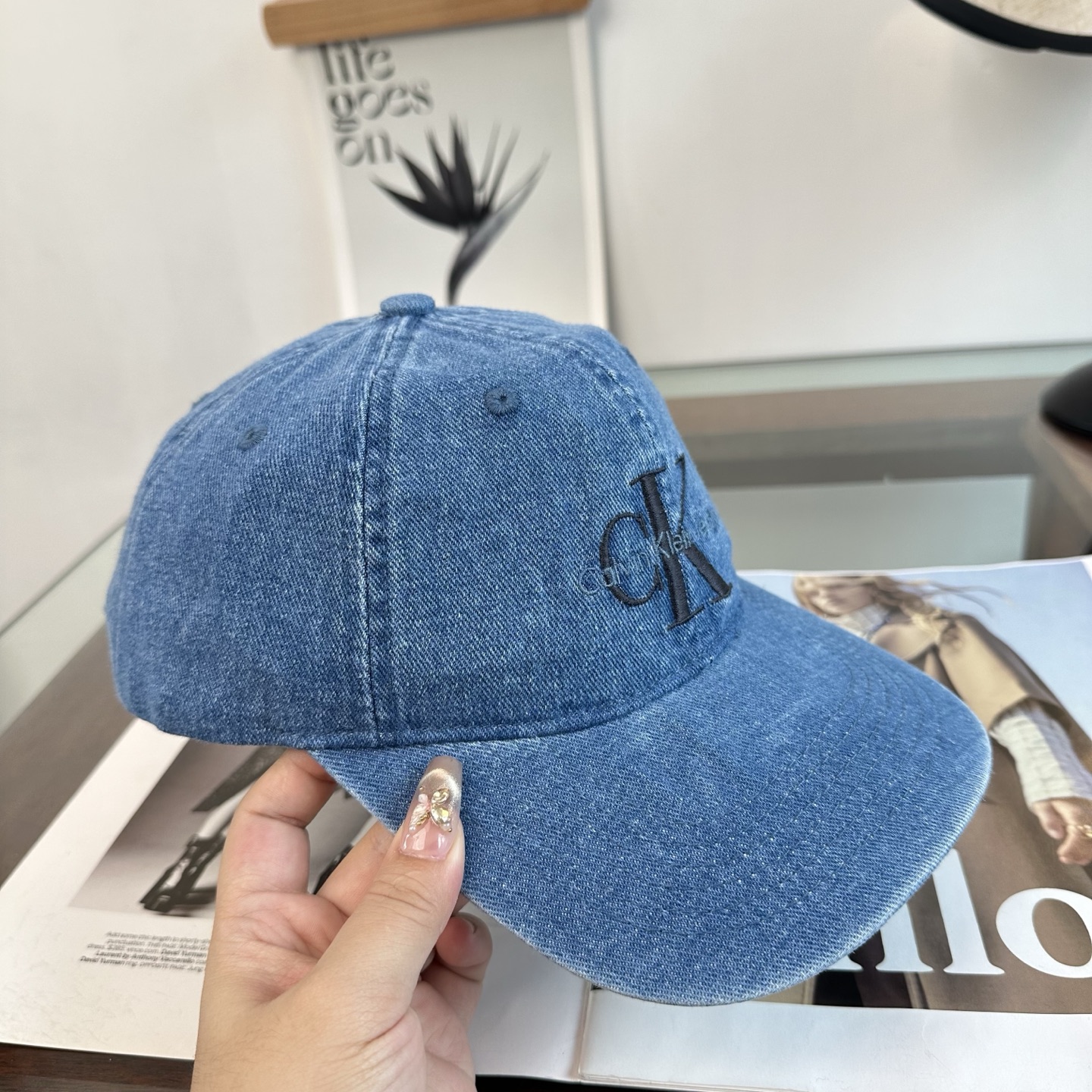 CK 潮牌棒球帽 简单休闲风的棒球帽 减龄百搭 适配度很高！简单随性~出街拍照拗造型非常加分~男女同款 