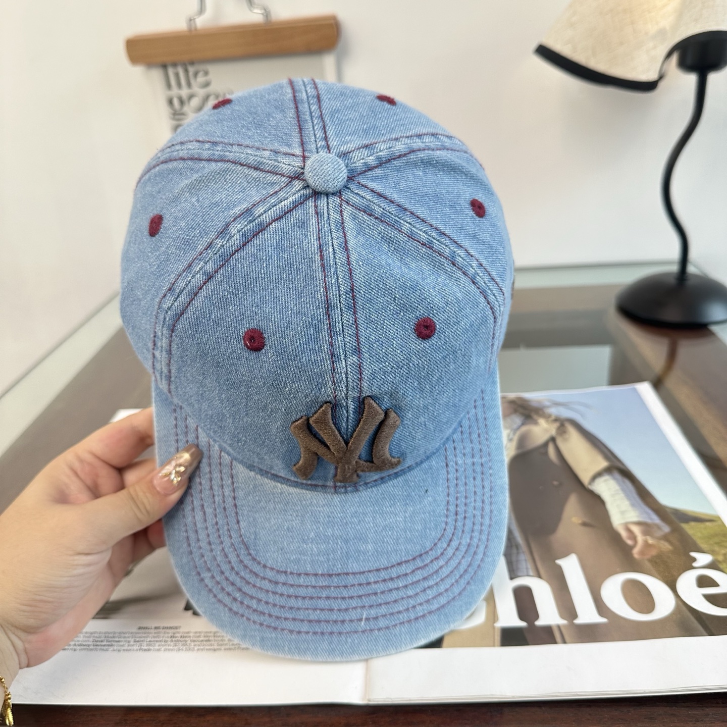 NY潮牌棒球帽 简单休闲风的棒球帽 减龄百搭 适配度很高！简单随性~出街拍照拗造型非常加分~男女同款 随