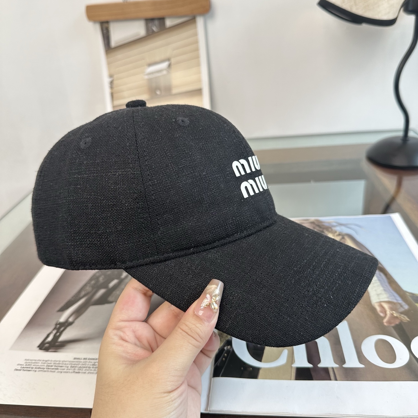 MiuMiu新款棒球帽帽子的版型很好，不管怎么搭配都好看，秋冬look配饰😎