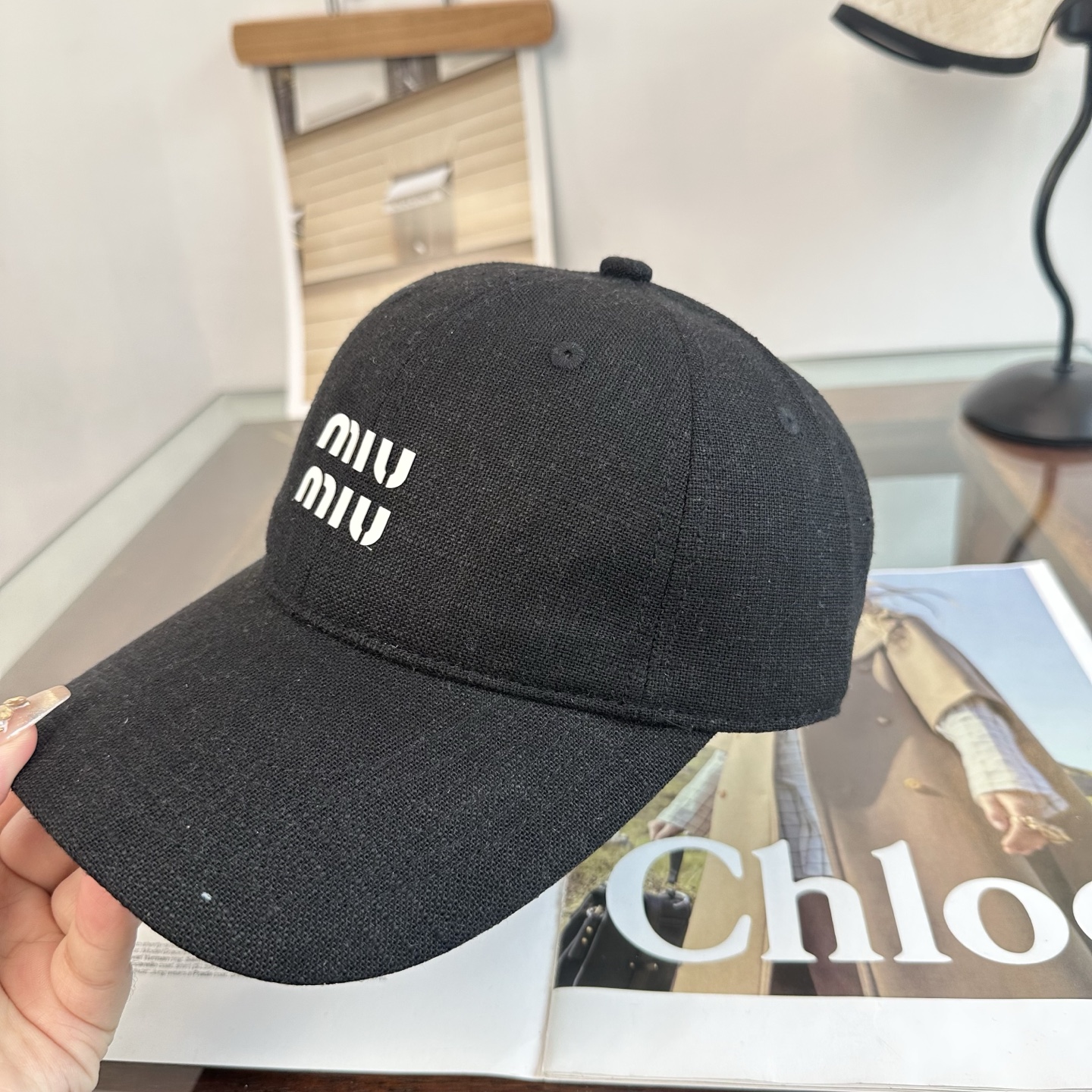 MiuMiu新款棒球帽帽子的版型很好，不管怎么搭配都好看，秋冬look配饰😎