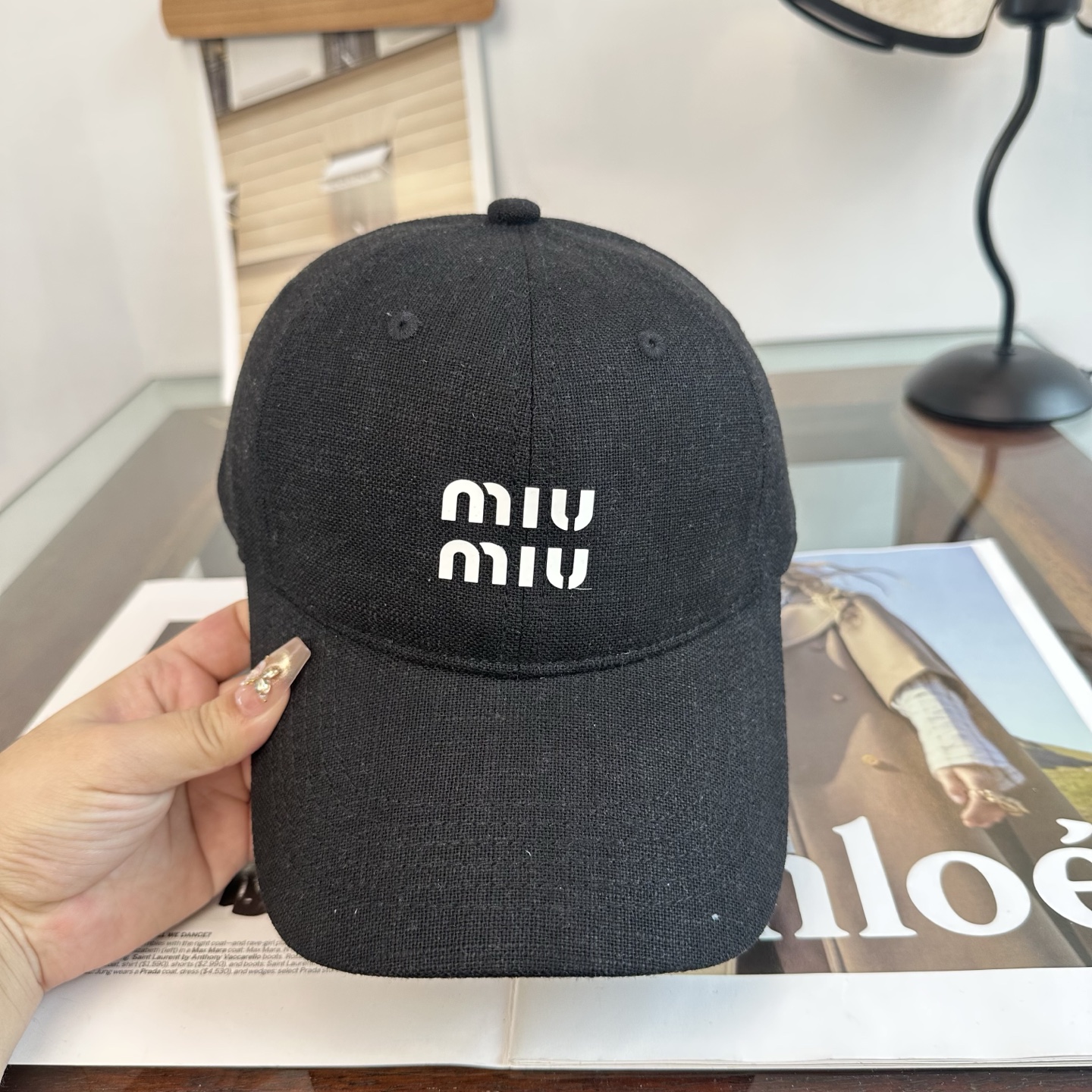 MiuMiu新款棒球帽帽子的版型很好，不管怎么搭配都好看，秋冬look配饰😎