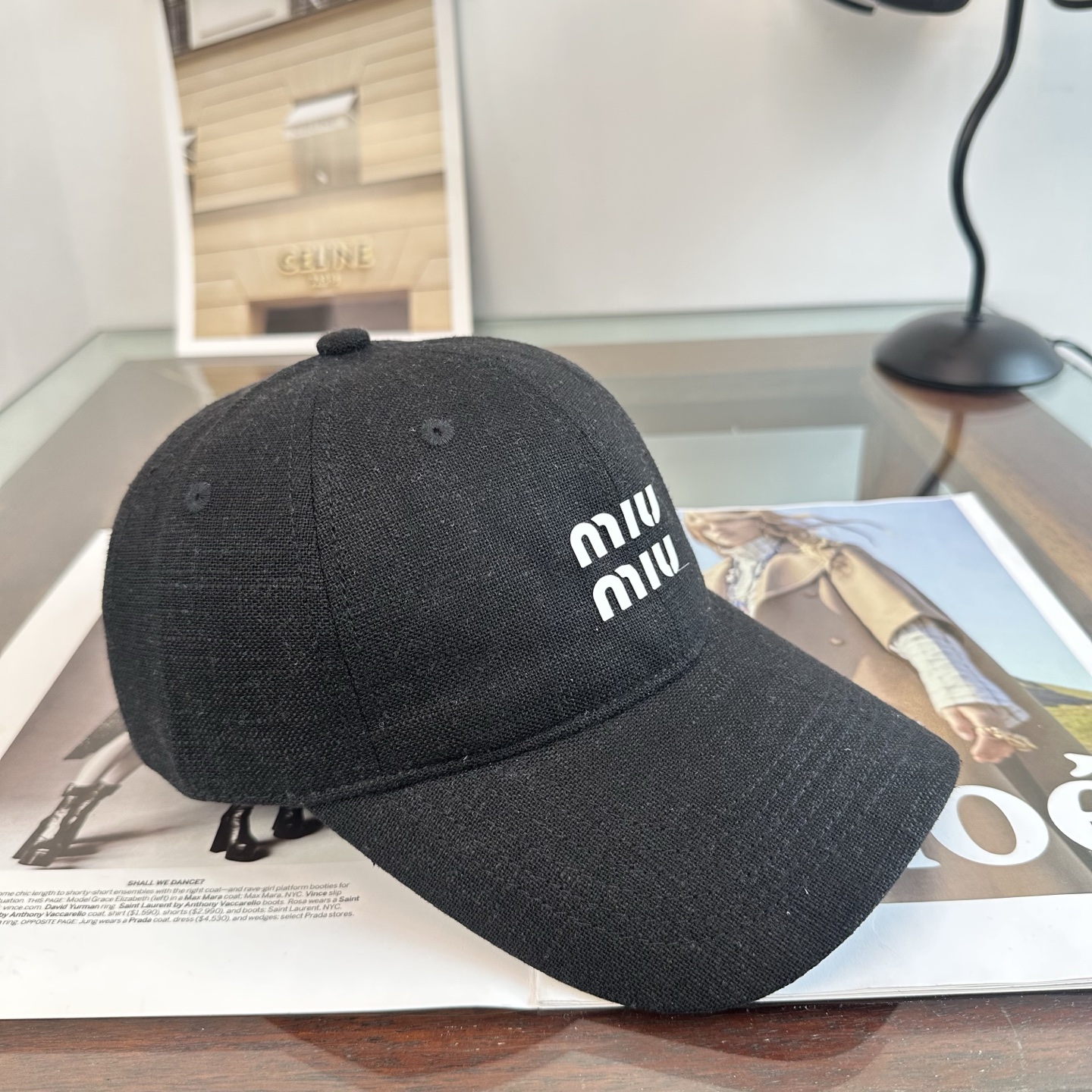 MiuMiu新款棒球帽帽子的版型很好，不管怎么搭配都好看，秋冬look配饰😎