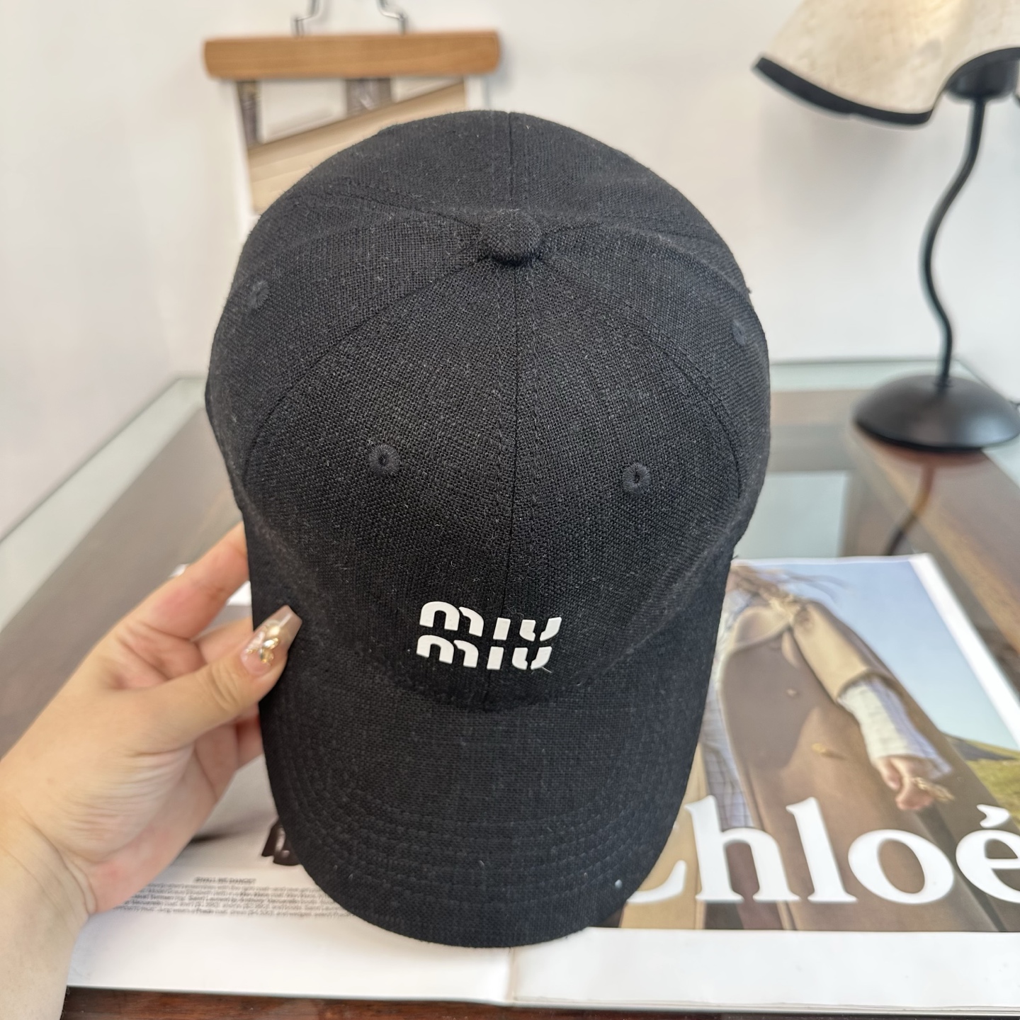 MiuMiu新款棒球帽帽子的版型很好，不管怎么搭配都好看，秋冬look配饰😎