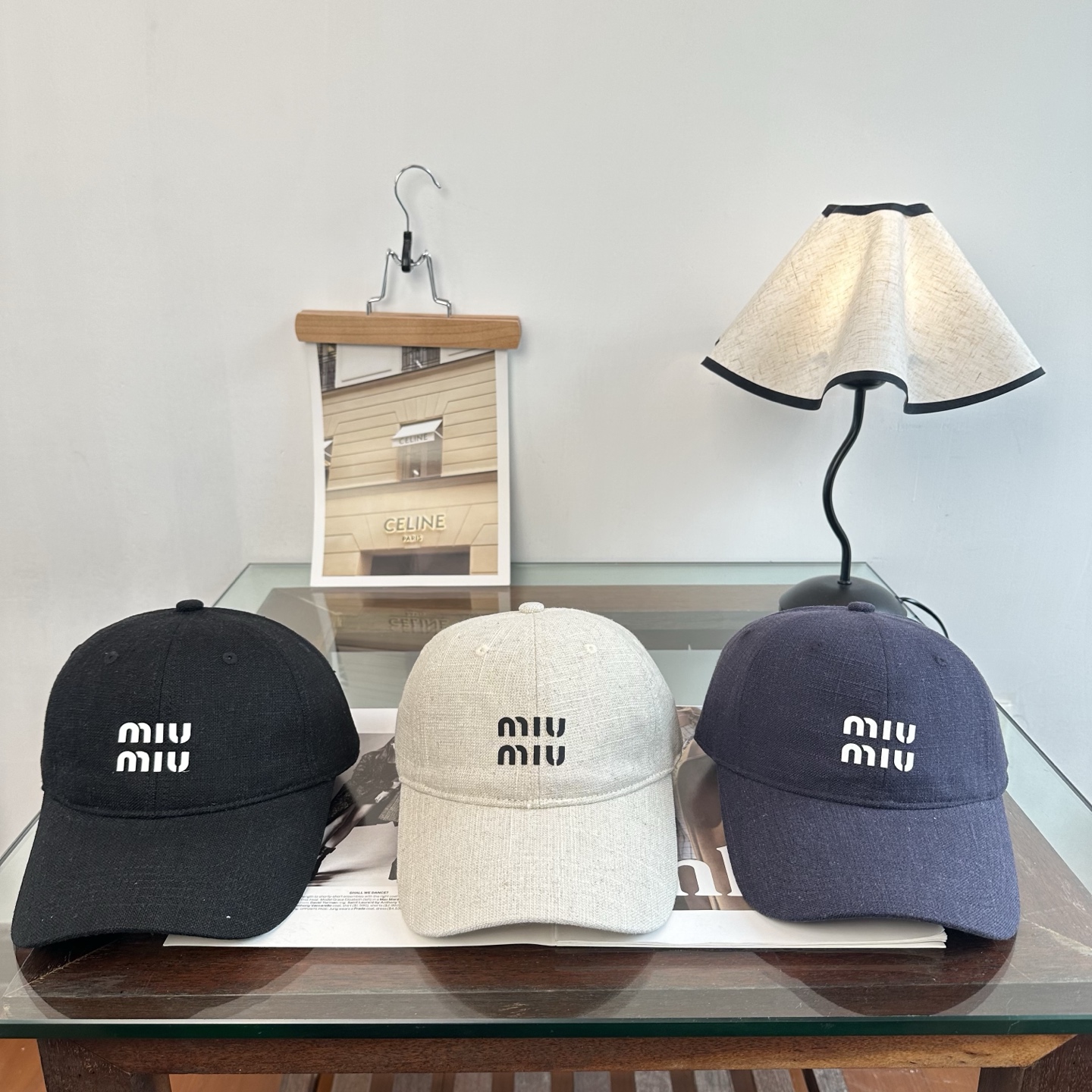 MiuMiu新款棒球帽帽子的版型很好，不管怎么搭配都好看，秋冬look配饰😎