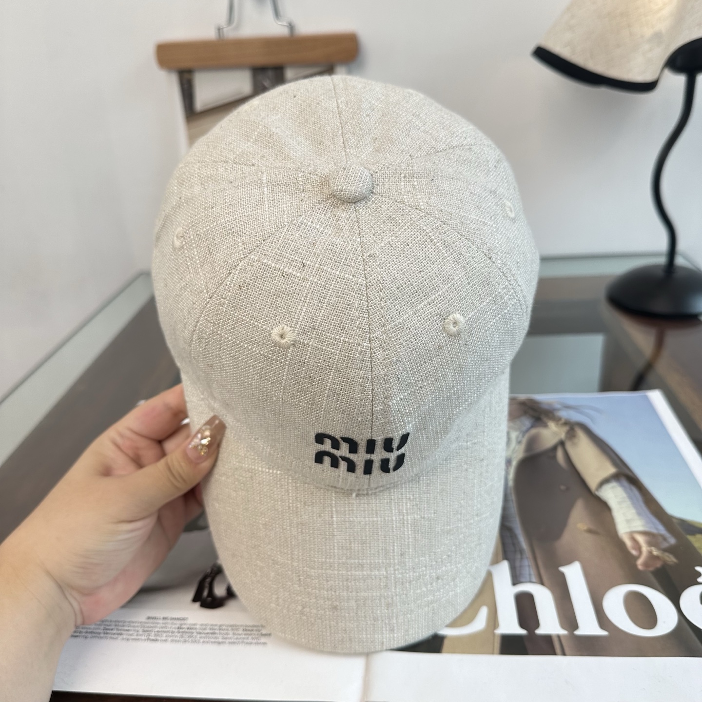 MiuMiu新款棒球帽帽子的版型很好，不管怎么搭配都好看，秋冬look配饰😎