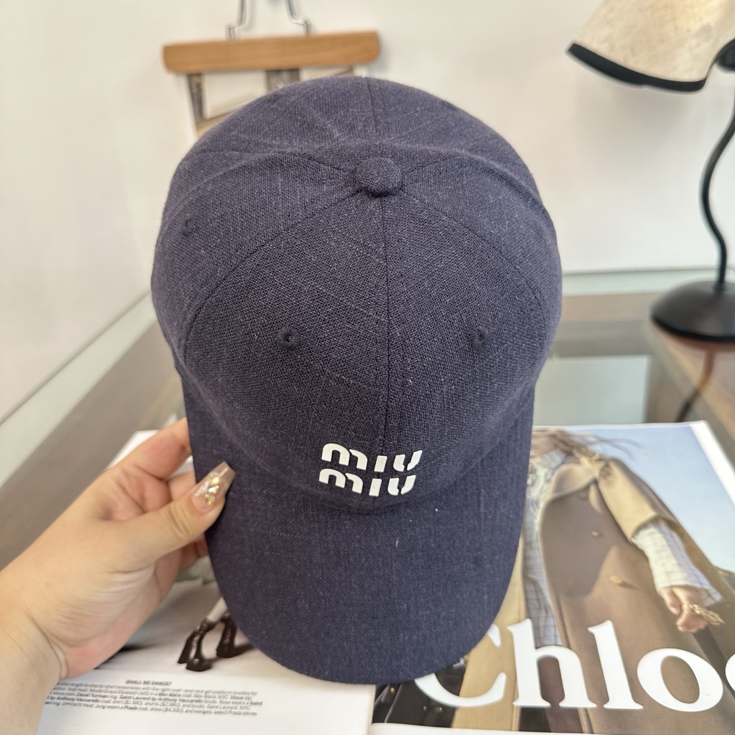 MiuMiu新款棒球帽帽子的版型很好，不管怎么搭配都好看，秋冬look配饰😎