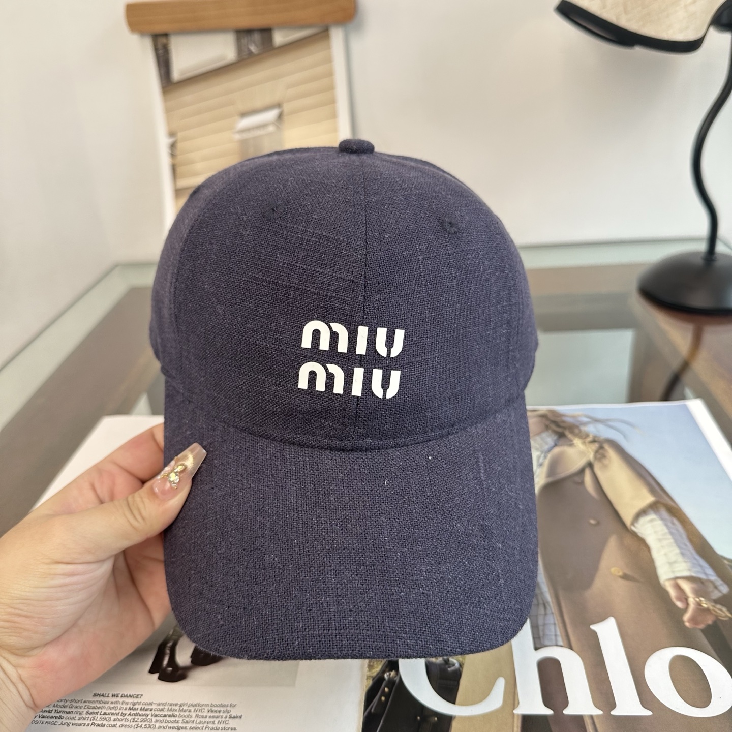 MiuMiu新款棒球帽帽子的版型很好，不管怎么搭配都好看，秋冬look配饰😎