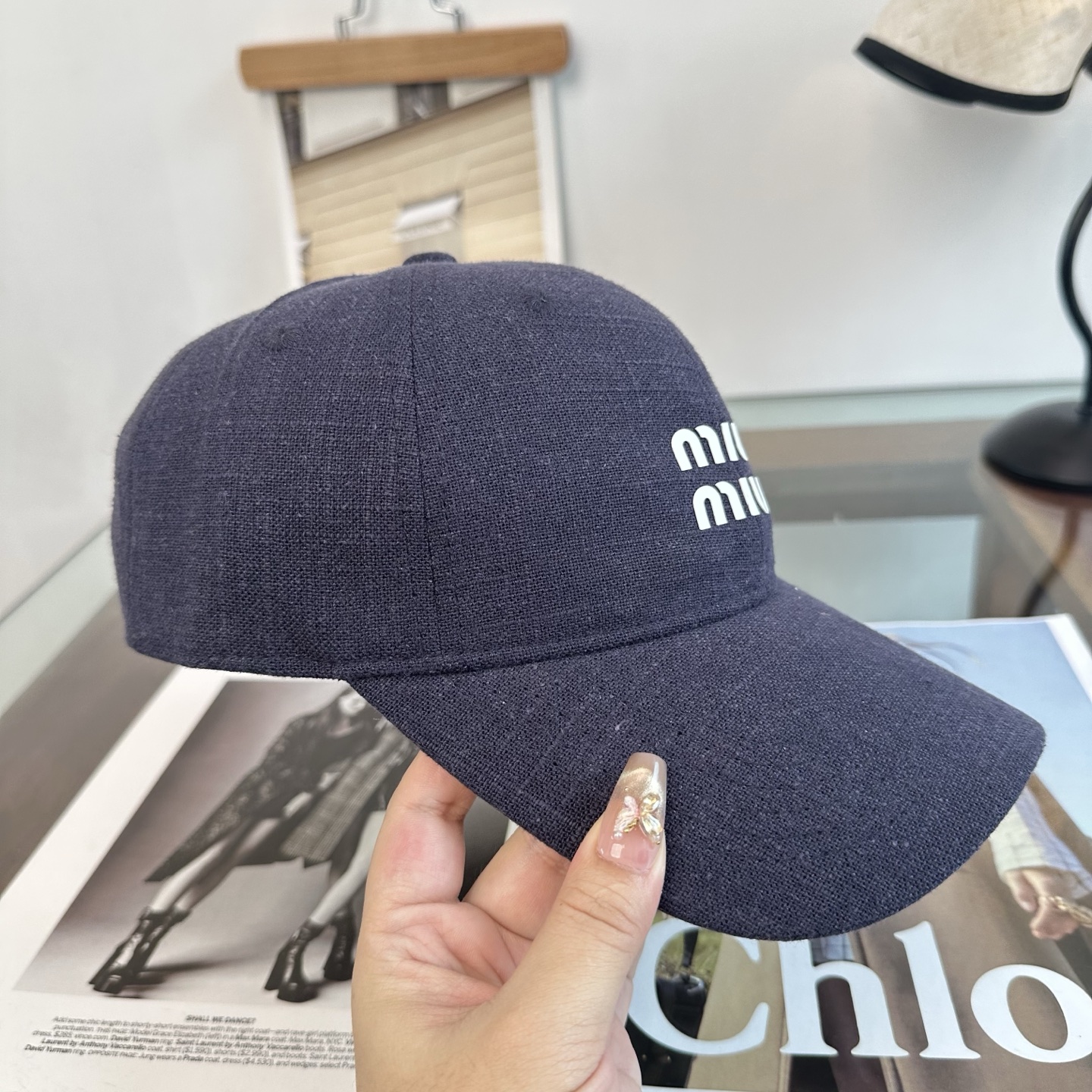 MiuMiu新款棒球帽帽子的版型很好，不管怎么搭配都好看，秋冬look配饰😎