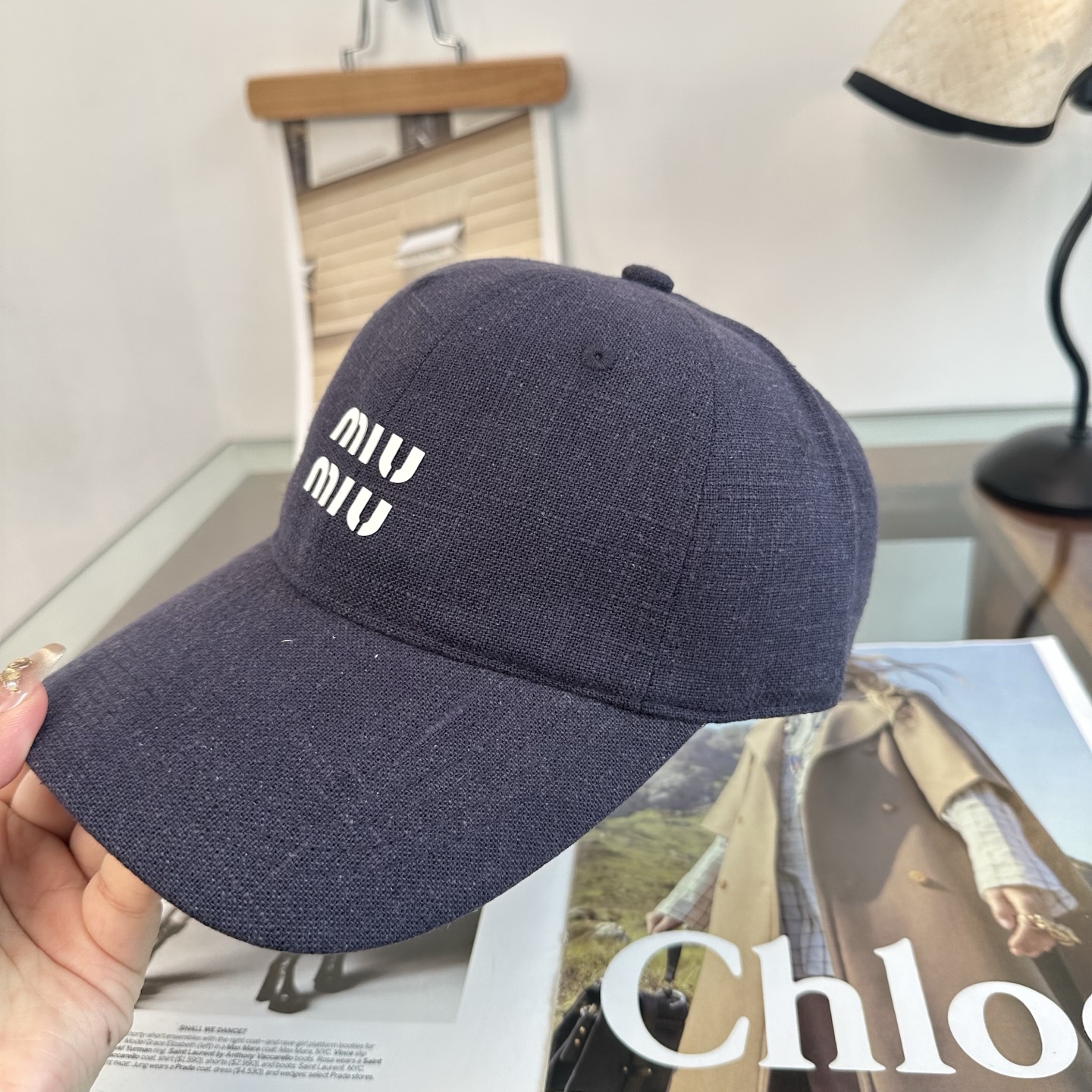 MiuMiu新款棒球帽帽子的版型很好，不管怎么搭配都好看，秋冬look配饰😎