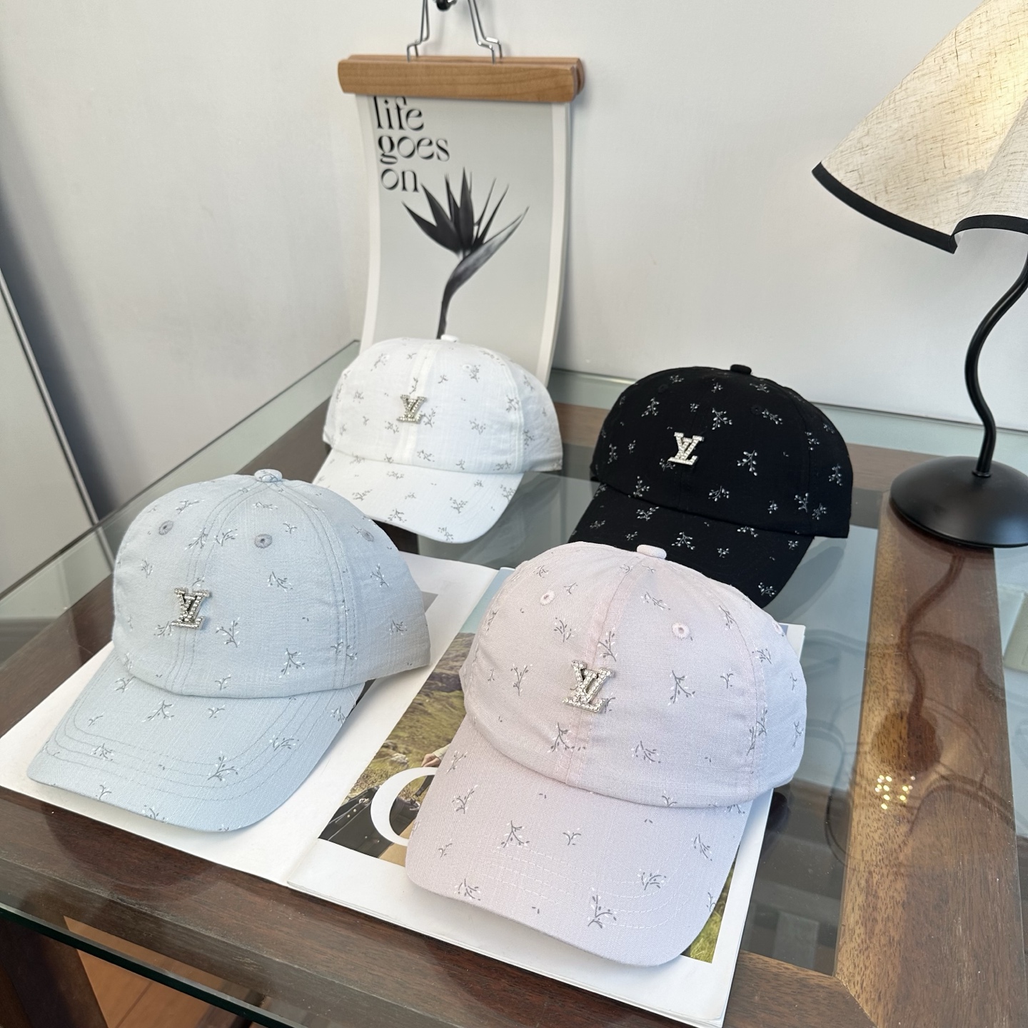 🧢路易威登棒球帽 LouisVuitton😍新款LV棒球帽，重工打造♥️高端大气，百搭款🤗男女通用！