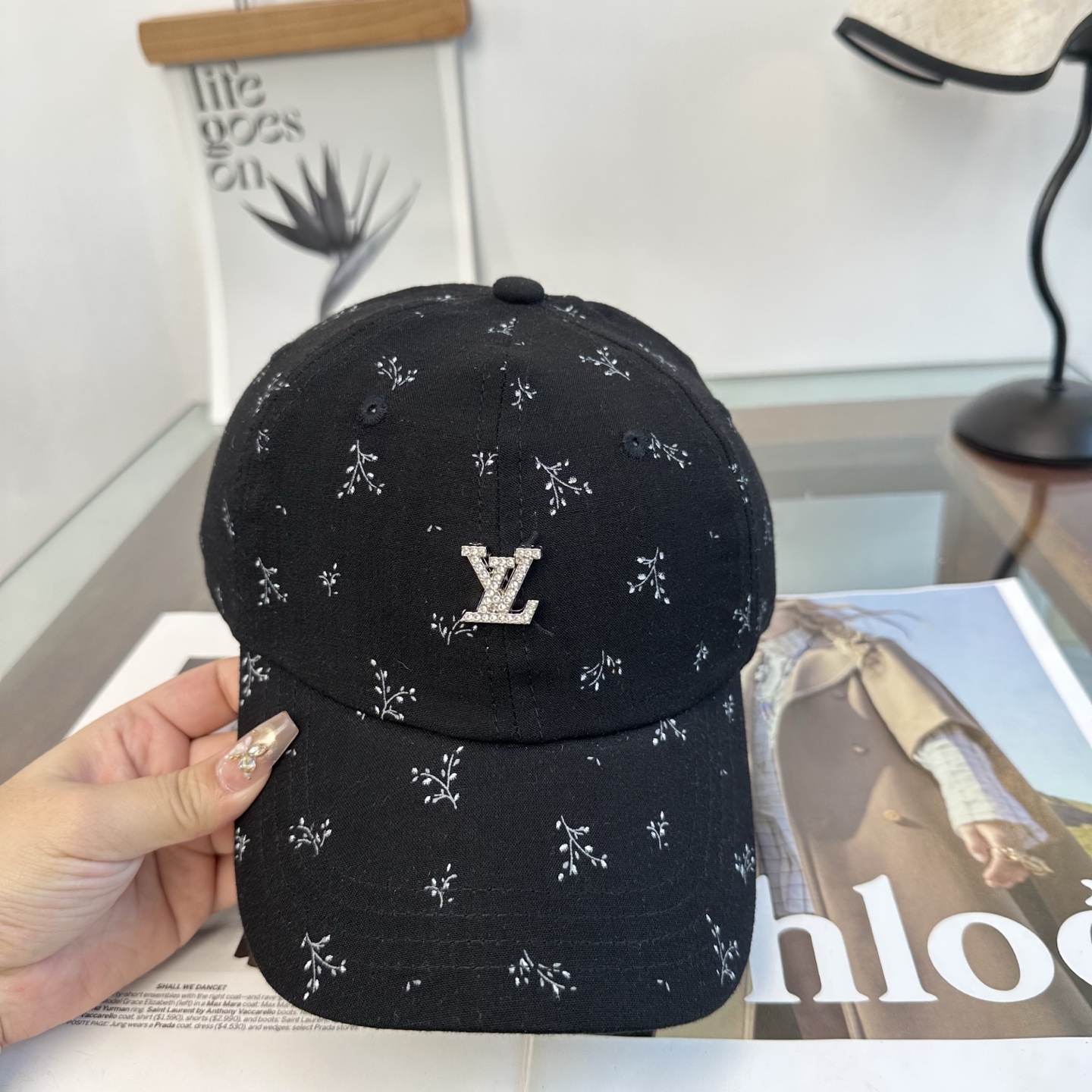 🧢路易威登棒球帽 LouisVuitton😍新款LV棒球帽，重工打造♥️高端大气，百搭款🤗男女通用！