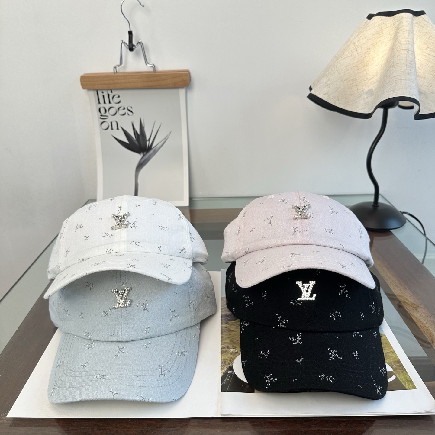🧢路易威登棒球帽 LouisVuitton😍新款LV棒球帽，重工打造♥️高端大气，百搭款🤗男女通用！