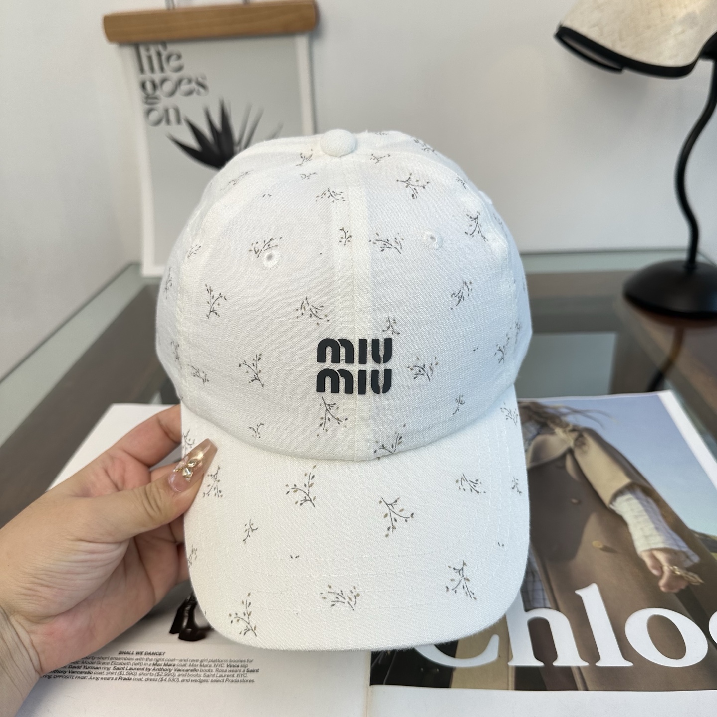 缪缪miumiu 棒球帽 简单休闲风的棒球帽 减龄百搭 适配度很高！简单随性~出街拍照拗造型非常加分~男