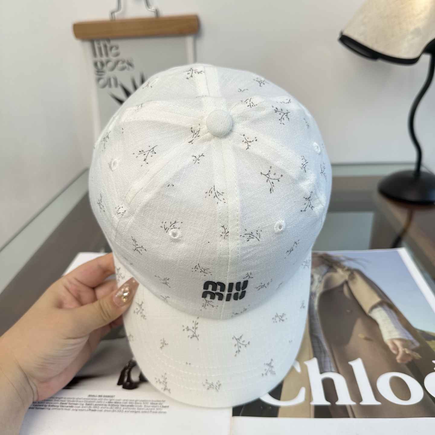 缪缪miumiu 棒球帽 简单休闲风的棒球帽 减龄百搭 适配度很高！简单随性~出街拍照拗造型非常加分~男