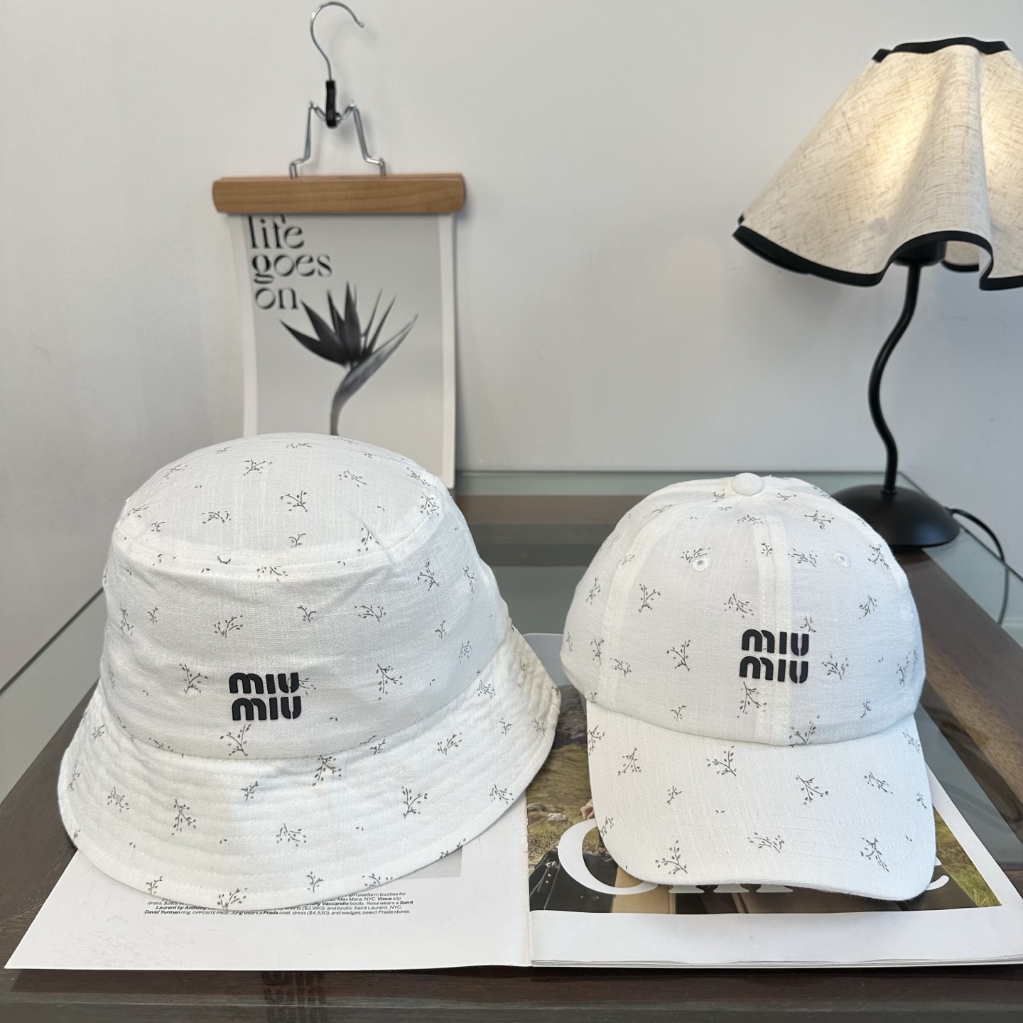 缪缪miumiu 棒球帽 简单休闲风的棒球帽 减龄百搭 适配度很高！简单随性~出街拍照拗造型非常加分~男
