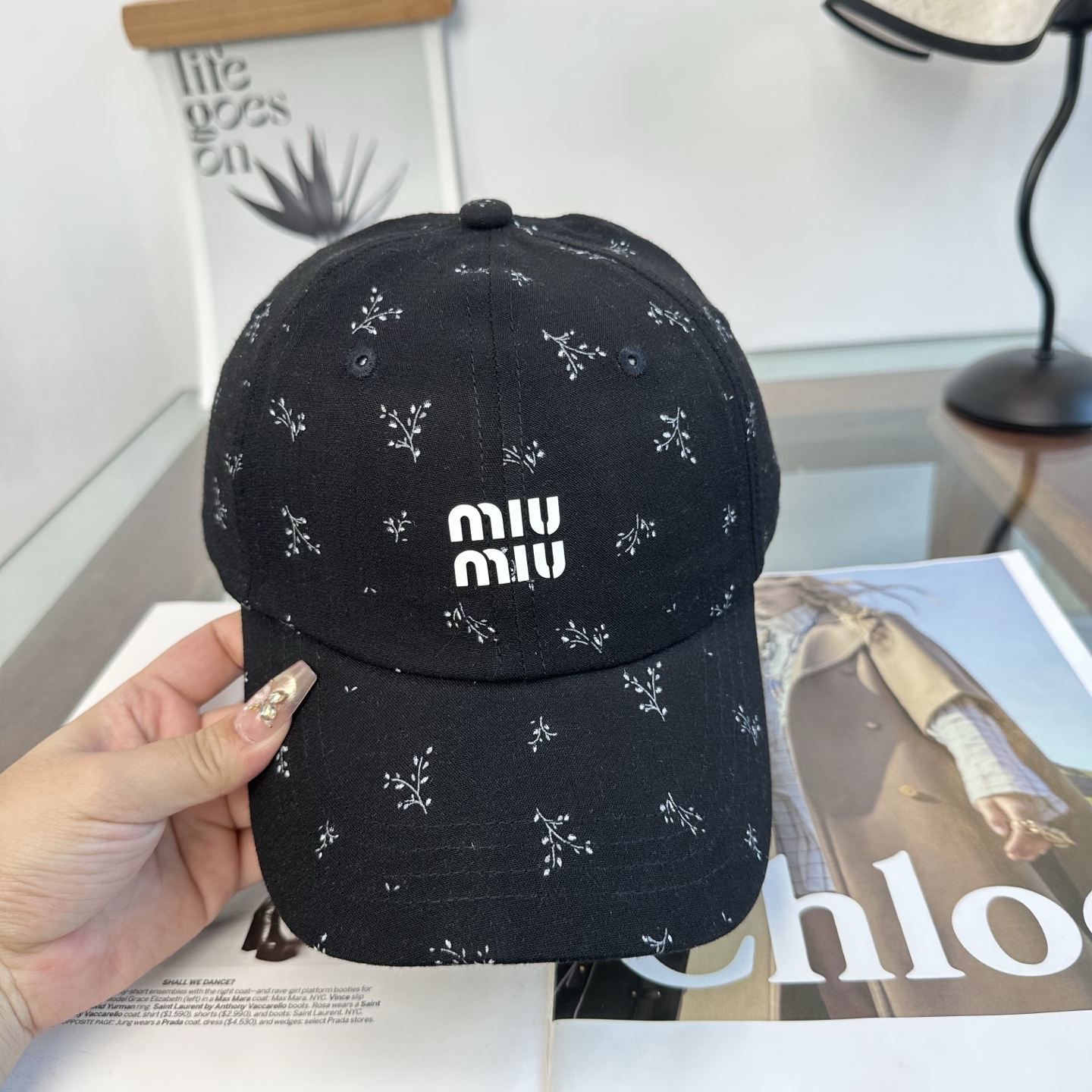 缪缪miumiu 棒球帽 简单休闲风的棒球帽 减龄百搭 适配度很高！简单随性~出街拍照拗造型非常加分~男