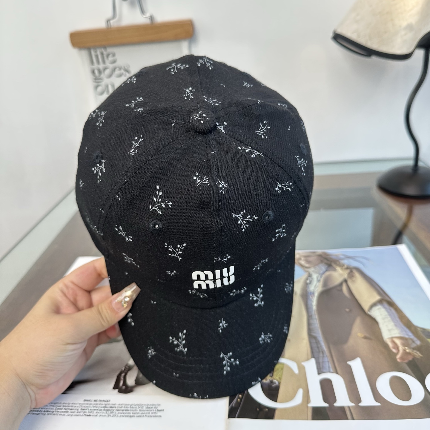 缪缪miumiu 棒球帽 简单休闲风的棒球帽 减龄百搭 适配度很高！简单随性~出街拍照拗造型非常加分~男
