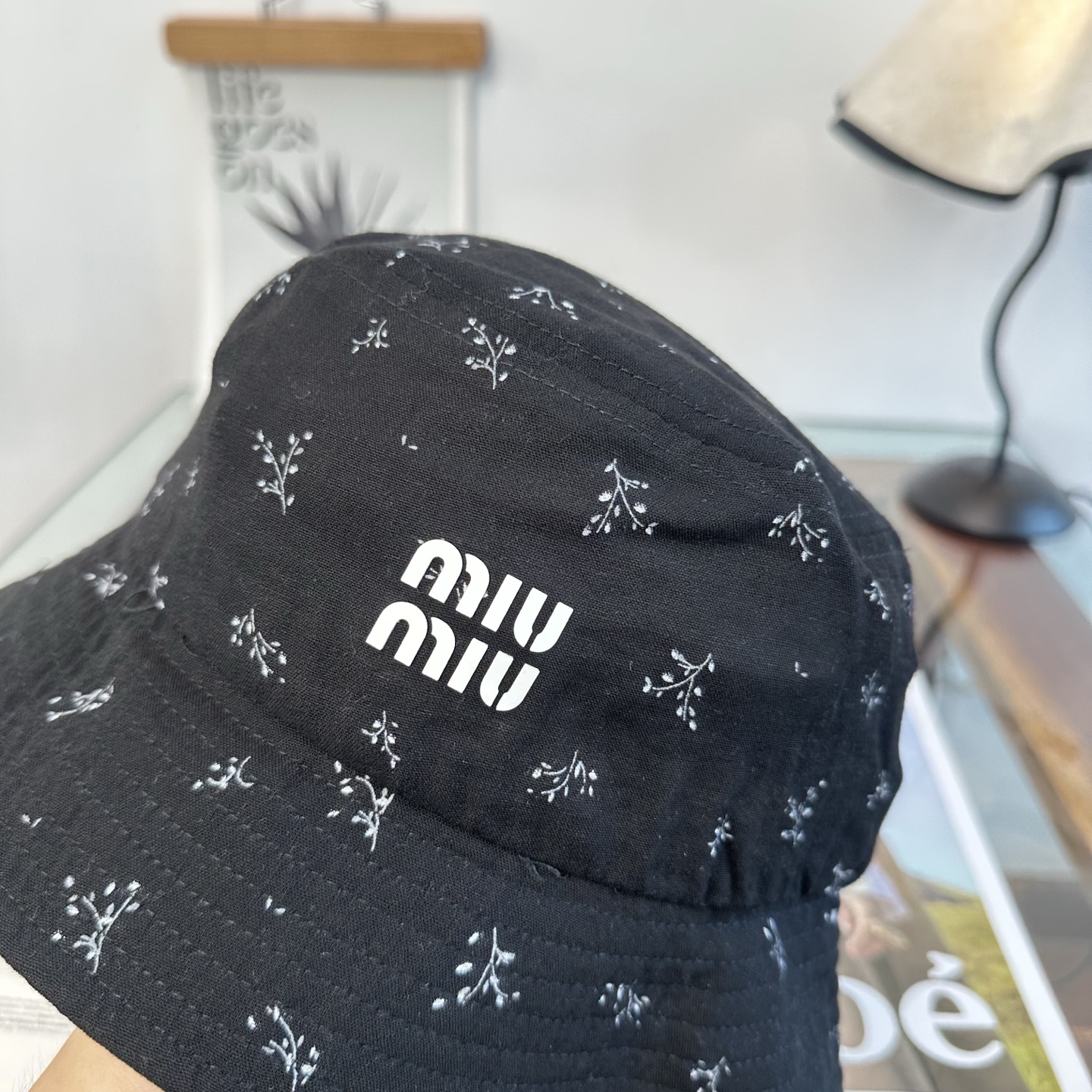 缪缪miumiu渔夫帽 让兼顾时尚和遮阳的简约桶帽出游拍照📷拗造型必备敲显脸小