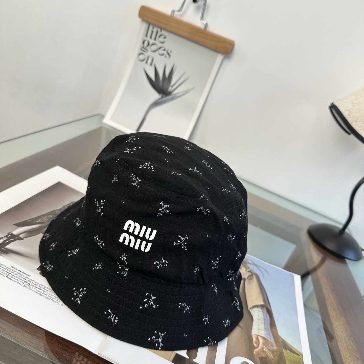 缪缪miumiu渔夫帽 让兼顾时尚和遮阳的简约桶帽出游拍照📷拗造型必备敲显脸小