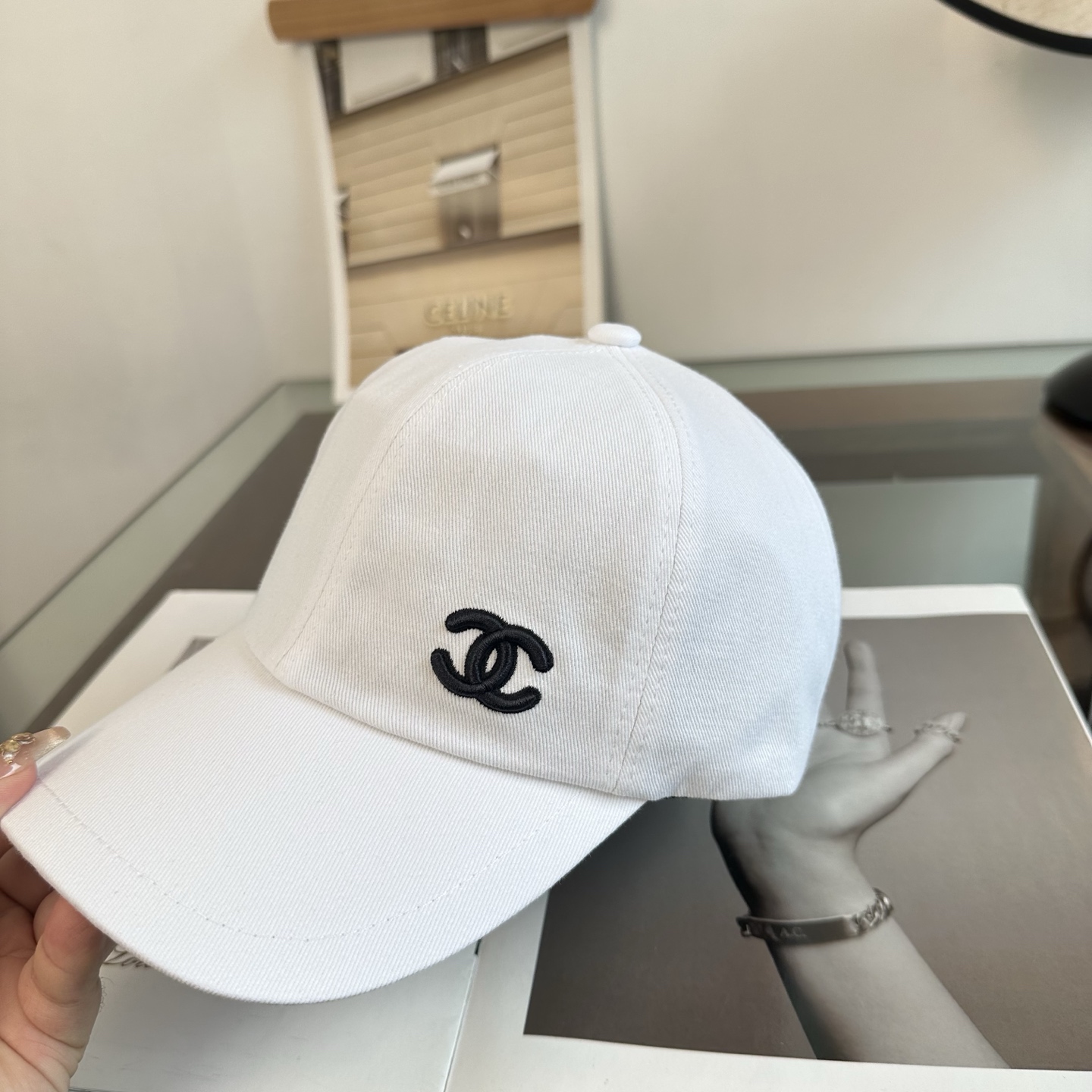 【CHANEL香奈儿】新款高级感小香风鸭舌帽 ，遮阳又超好搭配，出街单品 高货版本原单品质👄