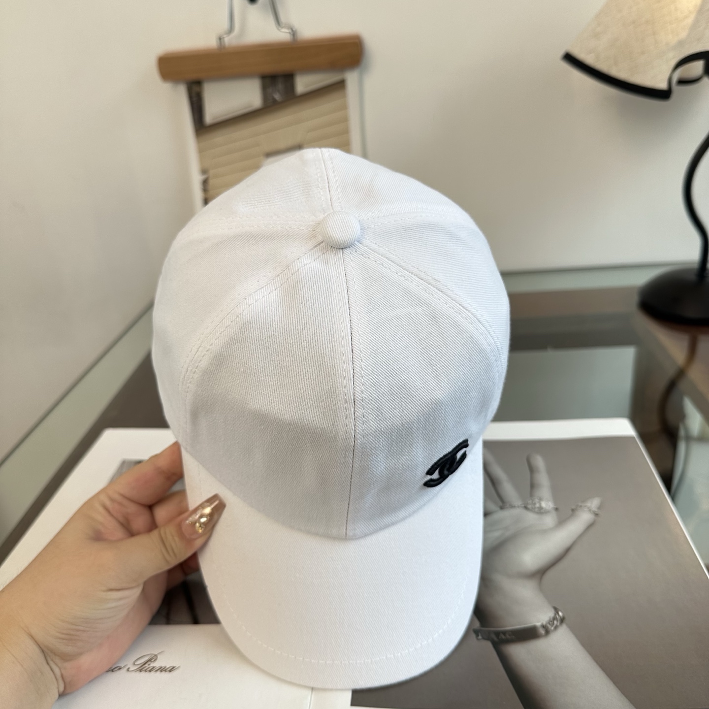 【CHANEL香奈儿】新款高级感小香风鸭舌帽 ，遮阳又超好搭配，出街单品 高货版本原单品质👄