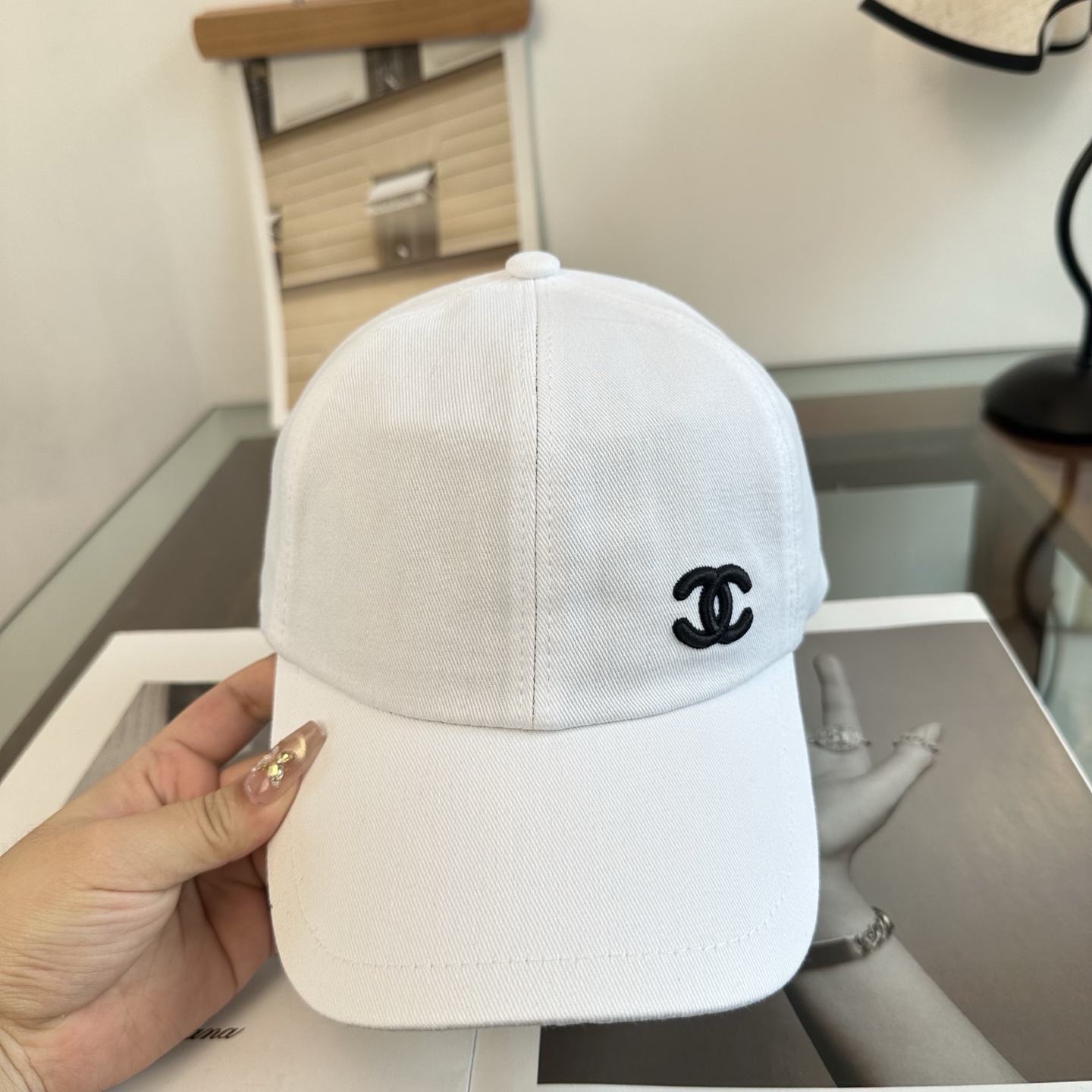 【CHANEL香奈儿】新款高级感小香风鸭舌帽 ，遮阳又超好搭配，出街单品 高货版本原单品质👄