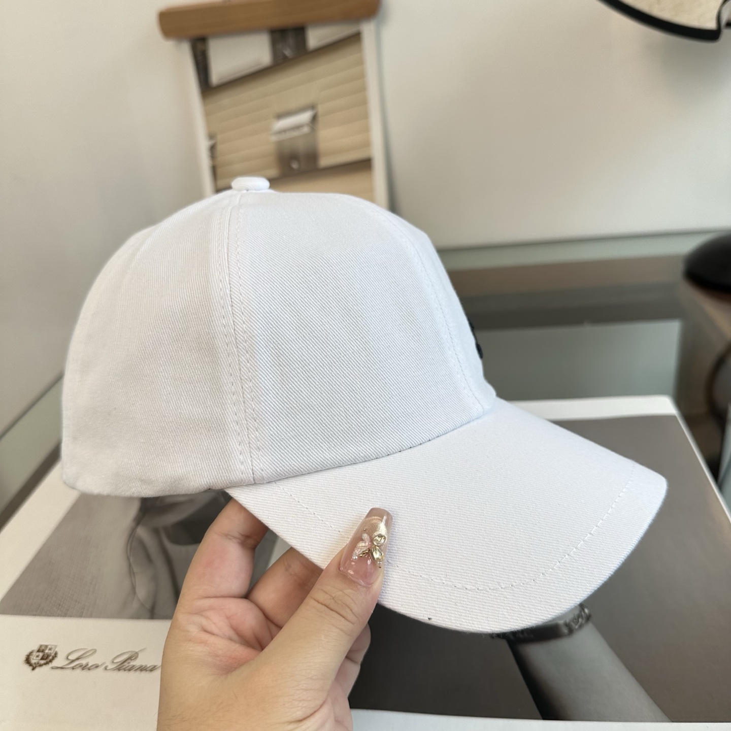【CHANEL香奈儿】新款高级感小香风鸭舌帽 ，遮阳又超好搭配，出街单品 高货版本原单品质👄