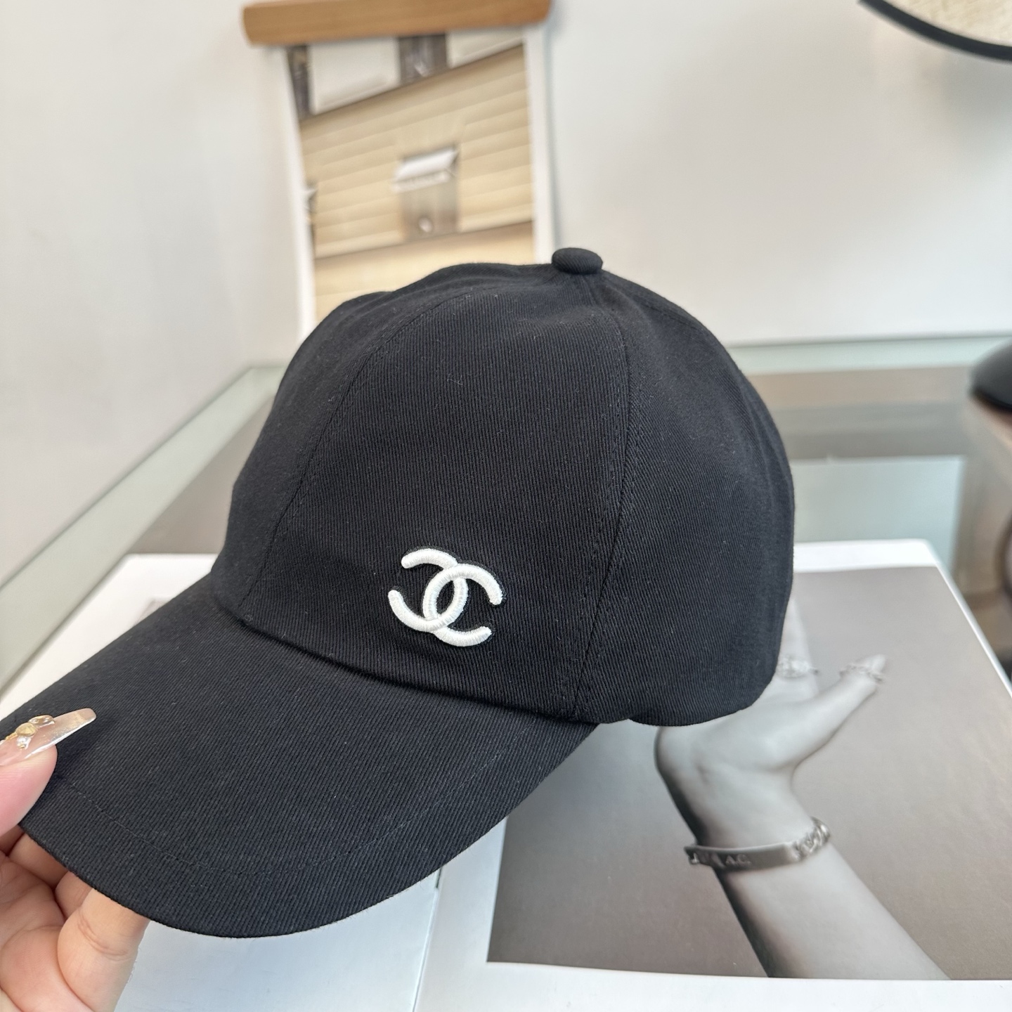 【CHANEL香奈儿】新款高级感小香风鸭舌帽 ，遮阳又超好搭配，出街单品 高货版本原单品质👄