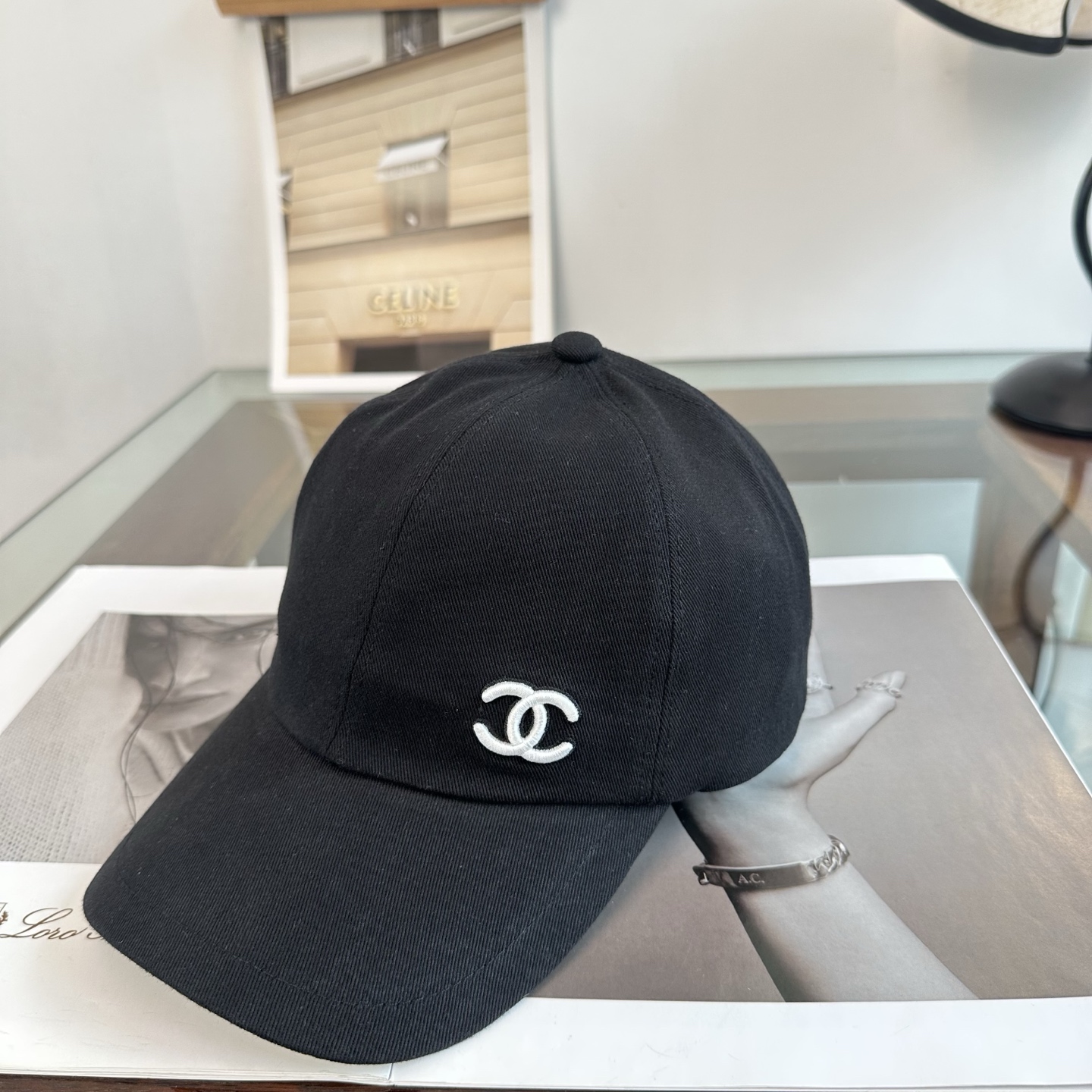 【CHANEL香奈儿】新款高级感小香风鸭舌帽 ，遮阳又超好搭配，出街单品 高货版本原单品质👄