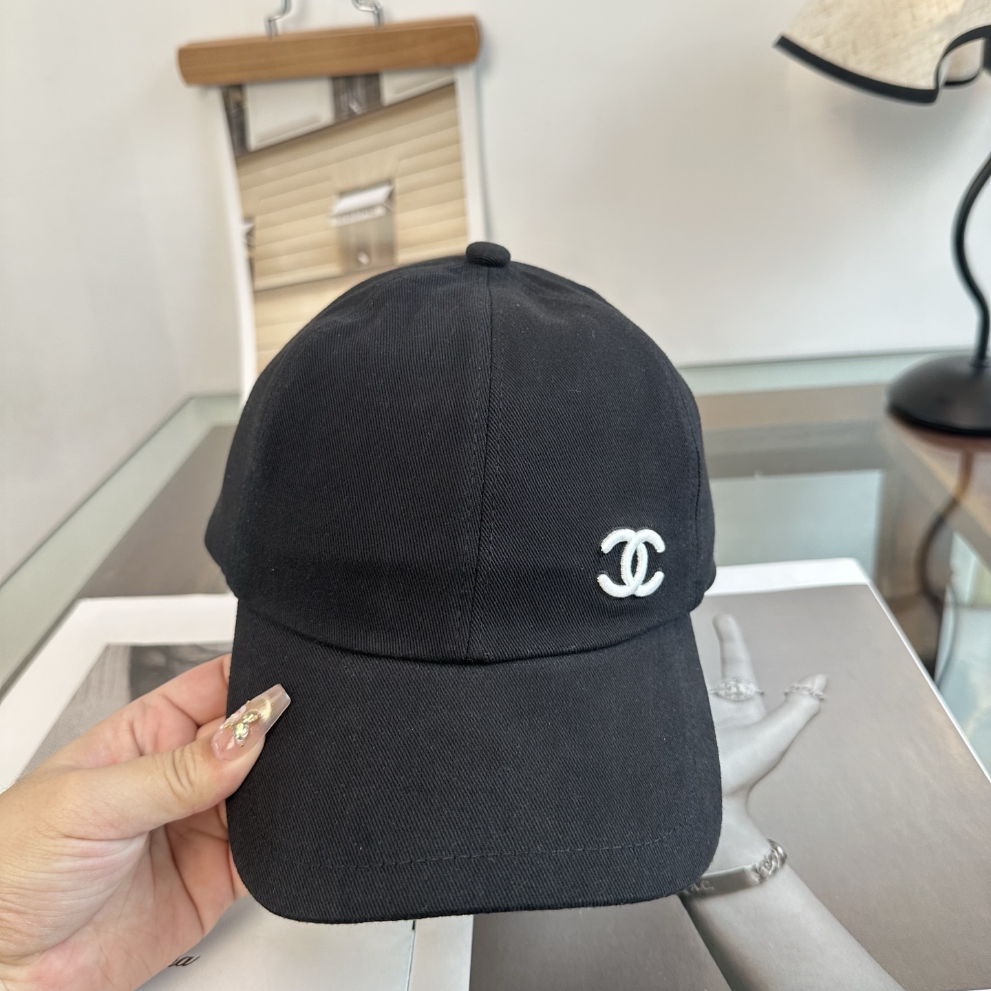 【CHANEL香奈儿】新款高级感小香风鸭舌帽 ，遮阳又超好搭配，出街单品 高货版本原单品质👄