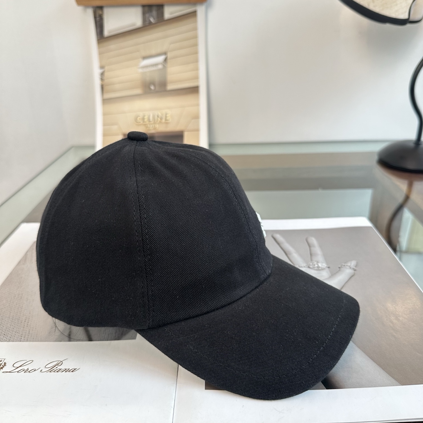 【CHANEL香奈儿】新款高级感小香风鸭舌帽 ，遮阳又超好搭配，出街单品 高货版本原单品质👄