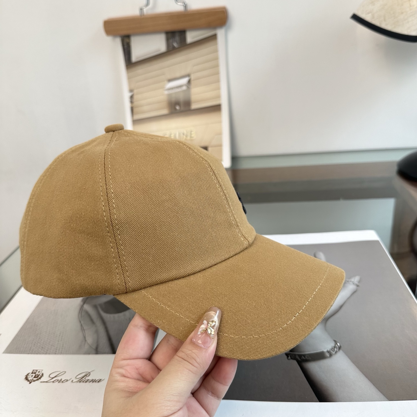 【CHANEL香奈儿】新款高级感小香风鸭舌帽 ，遮阳又超好搭配，出街单品 高货版本原单品质👄