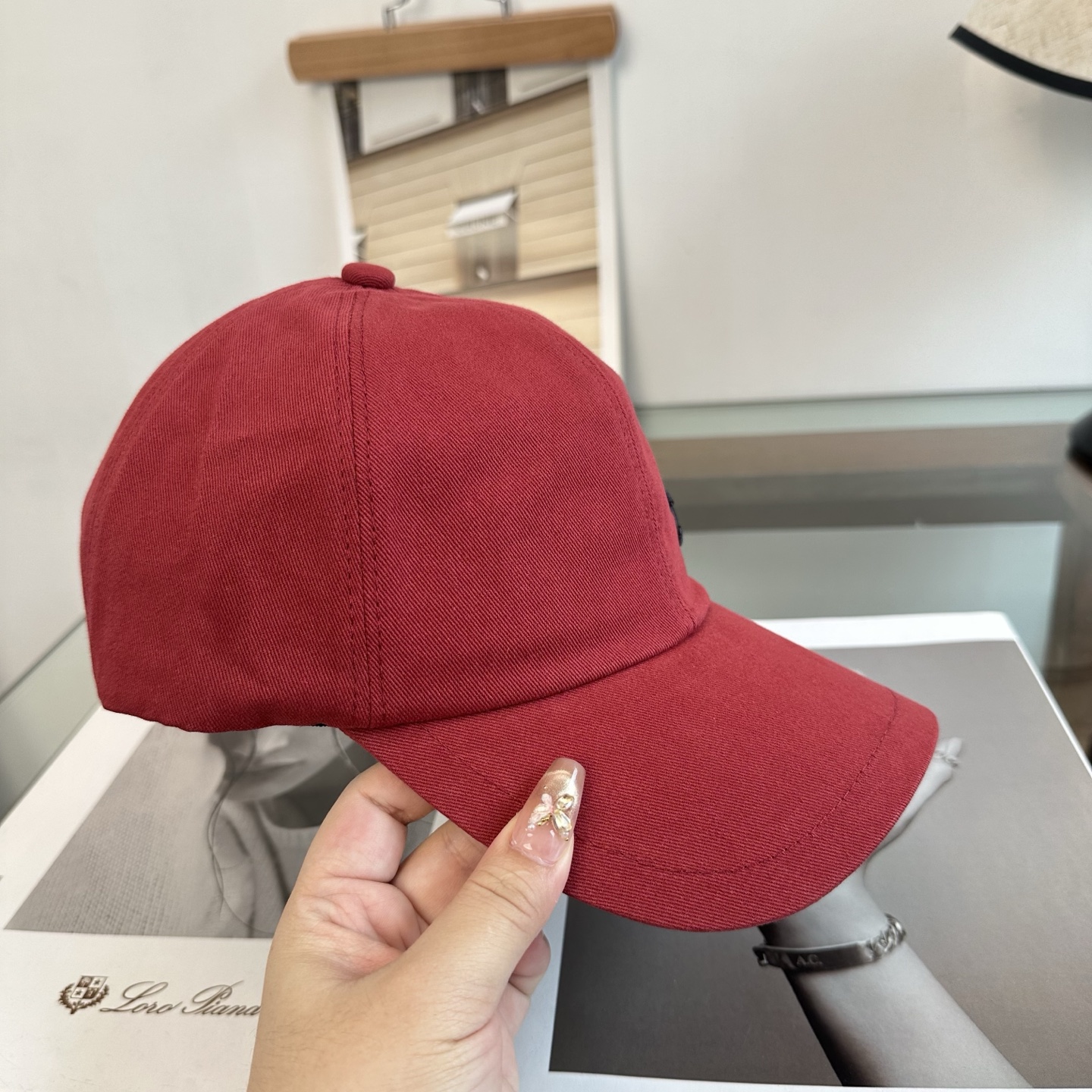 【CHANEL香奈儿】新款高级感小香风鸭舌帽 ，遮阳又超好搭配，出街单品 高货版本原单品质👄
