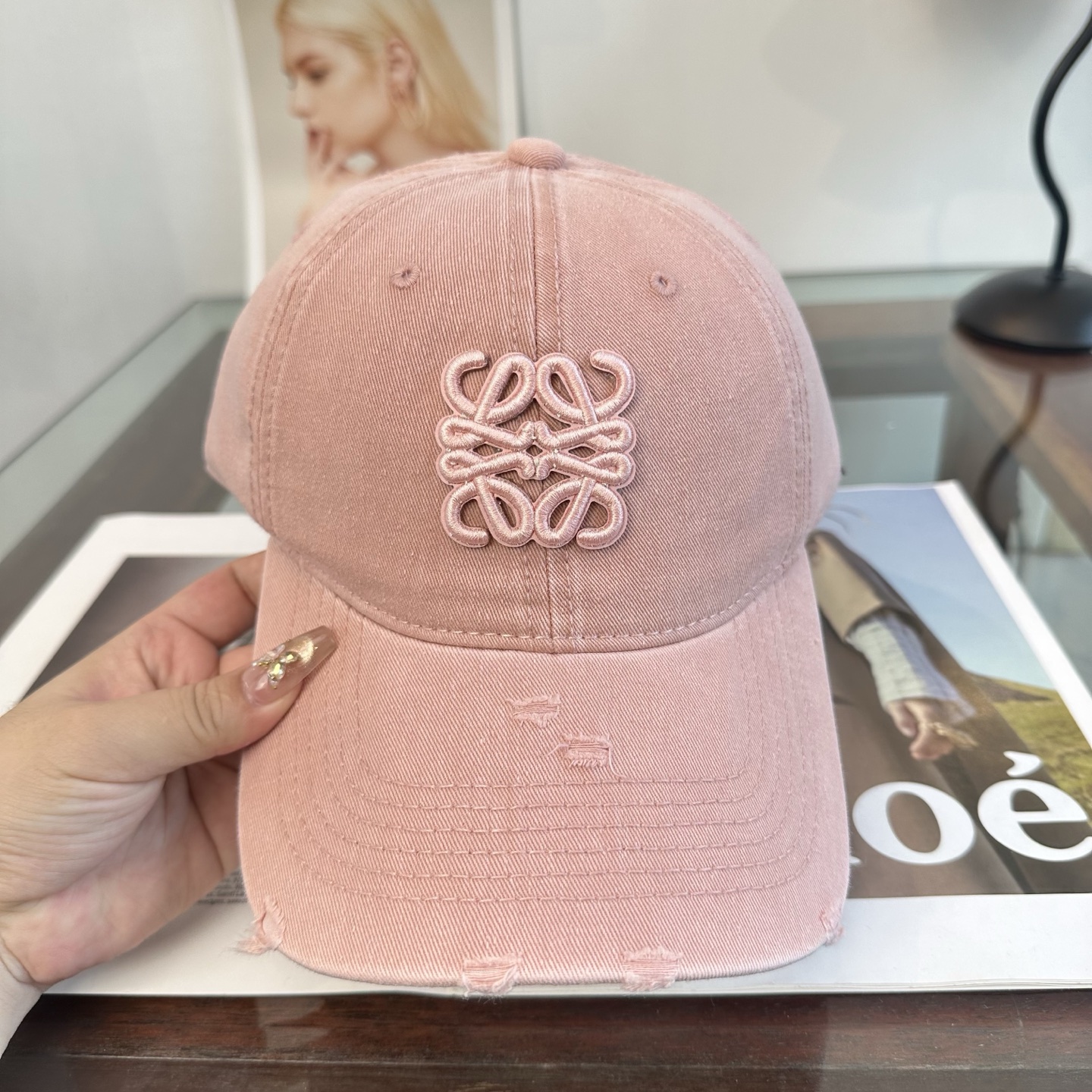 LOEWE【罗意威】新款刺绣棒球帽，专柜同步出货，大牌款超好搭配，赶紧入手