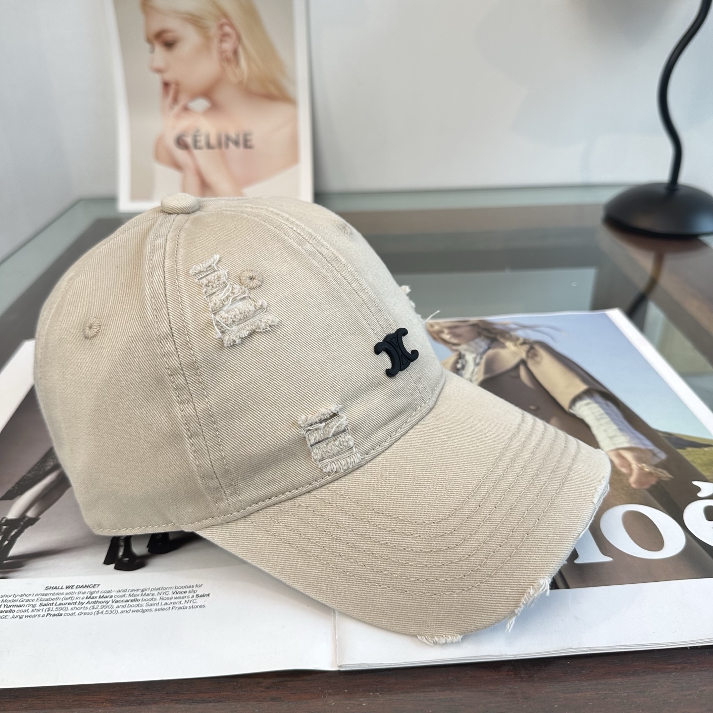 爆款CELINE（赛琳）简约明星同款最新棒球帽，时尚潮流，高端做工！每一个帽子都是用心之作！非一般的品质，男女均可。  