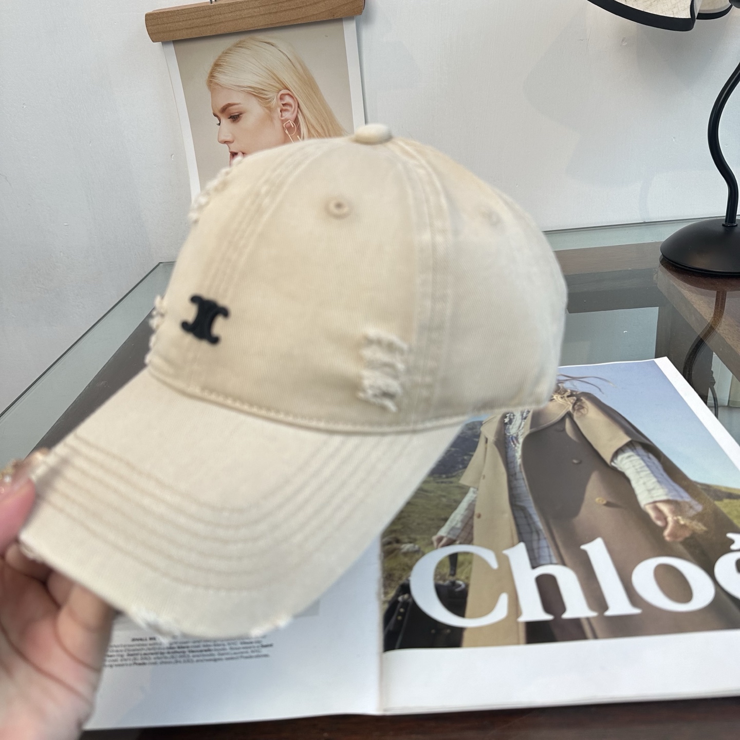 爆款CELINE（赛琳）简约明星同款最新棒球帽，时尚潮流，高端做工！每一个帽子都是用心之作！非一般的品质，男女均可。  