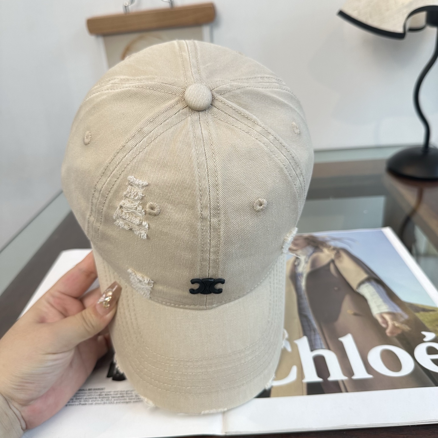 爆款CELINE（赛琳）简约明星同款最新棒球帽，时尚潮流，高端做工！每一个帽子都是用心之作！非一般的品质，男女均可。  
