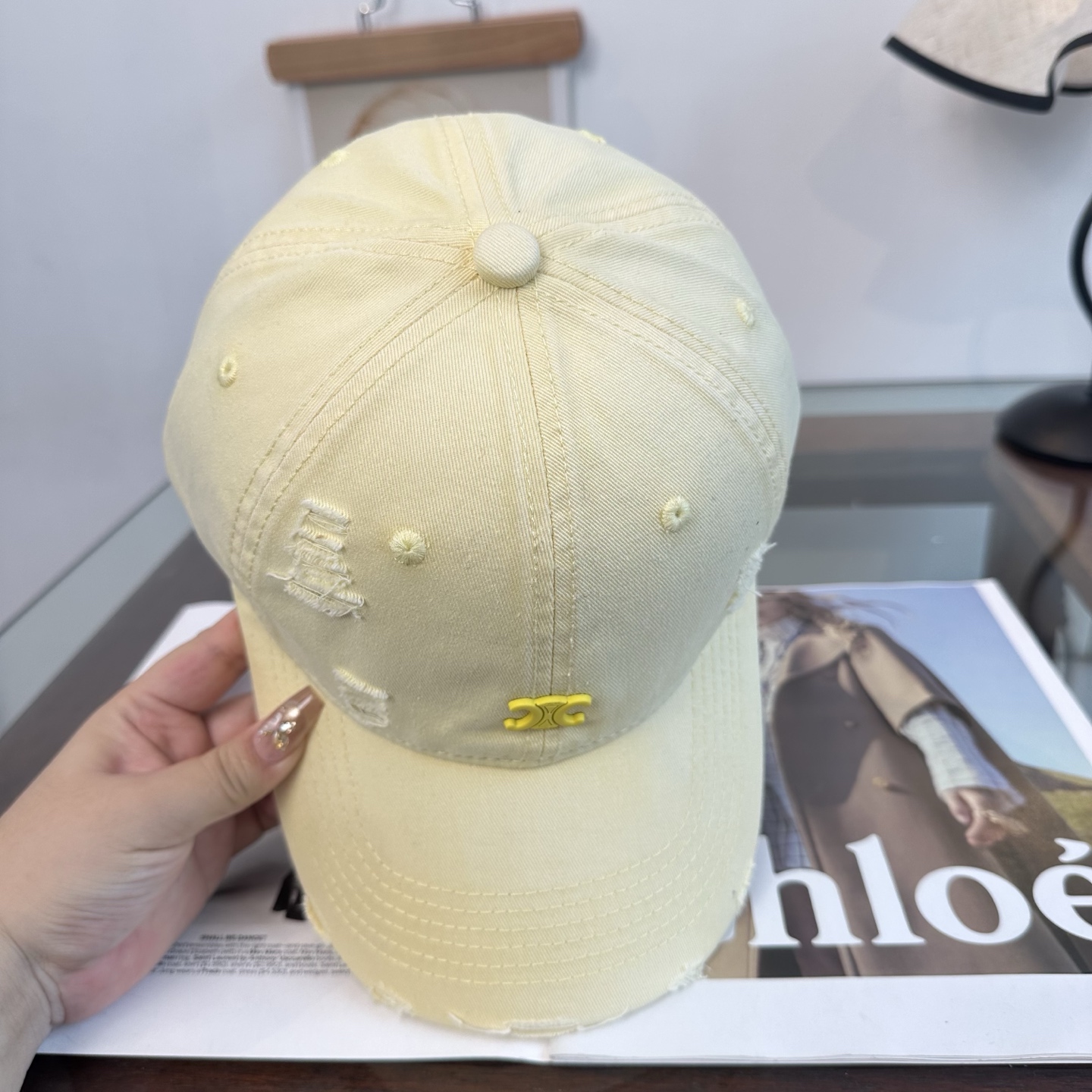 爆款CELINE（赛琳）简约明星同款最新棒球帽，时尚潮流，高端做工！每一个帽子都是用心之作！非一般的品质，男女均可。  