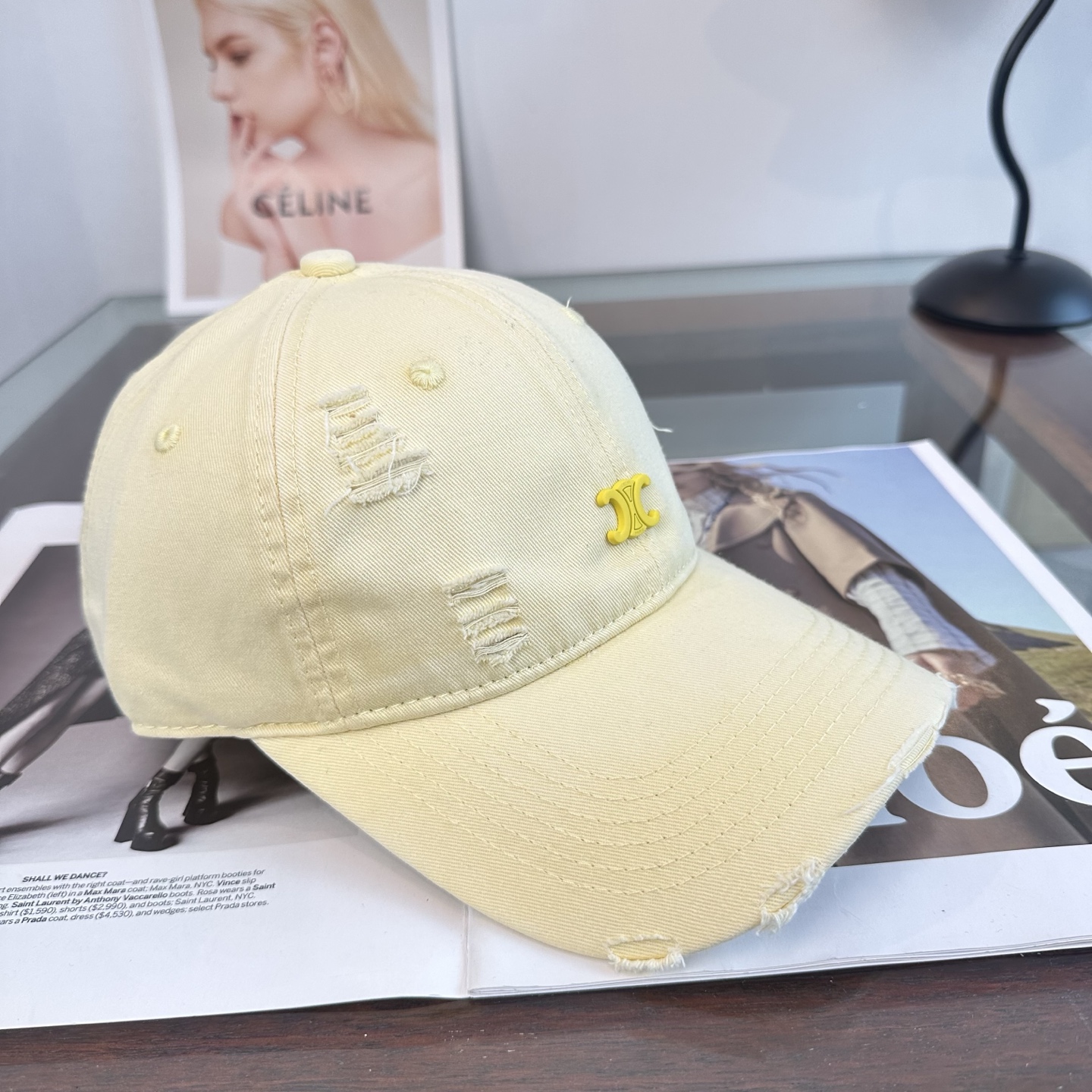 爆款CELINE（赛琳）简约明星同款最新棒球帽，时尚潮流，高端做工！每一个帽子都是用心之作！非一般的品质，男女均可。  