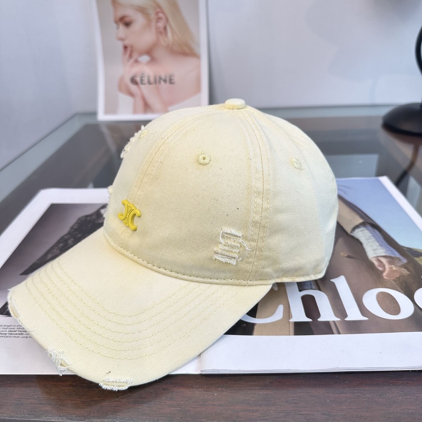 爆款CELINE（赛琳）简约明星同款最新棒球帽，时尚潮流，高端做工！每一个帽子都是用心之作！非一般的品质，男女均可。  