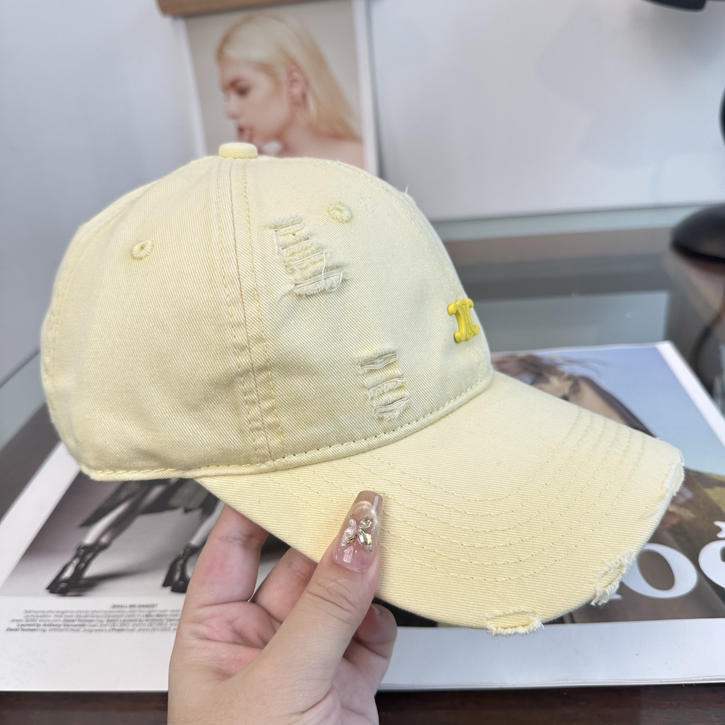 爆款CELINE（赛琳）简约明星同款最新棒球帽，时尚潮流，高端做工！每一个帽子都是用心之作！非一般的品质，男女均可。  