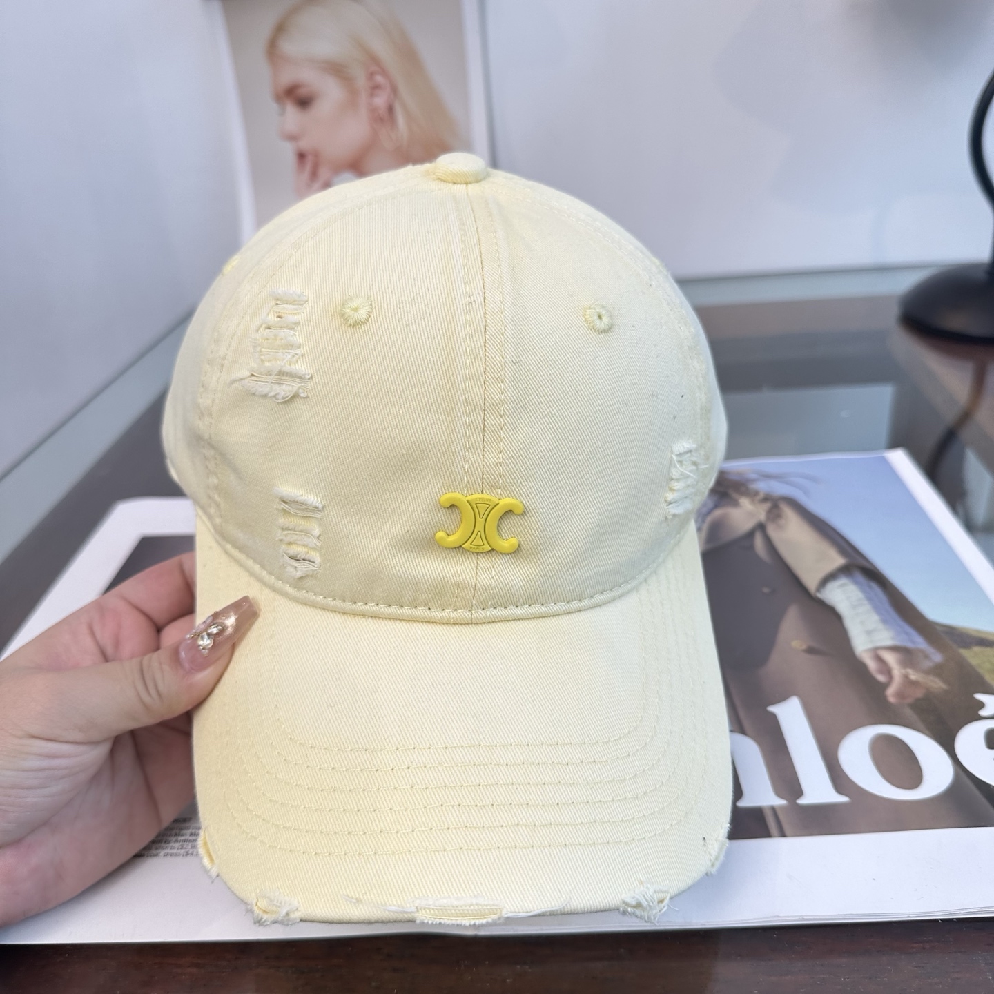 爆款CELINE（赛琳）简约明星同款最新棒球帽，时尚潮流，高端做工！每一个帽子都是用心之作！非一般的品质，男女均可。  