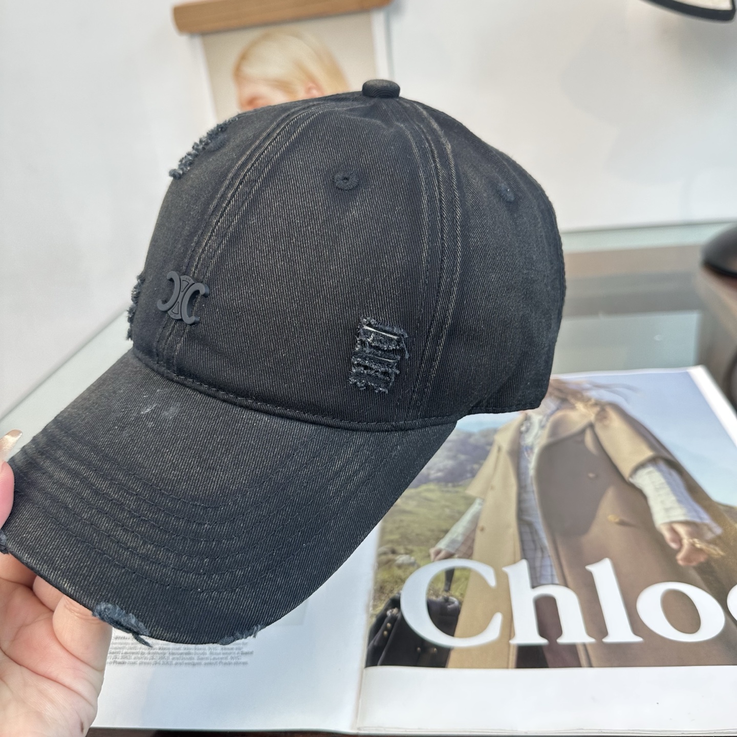 爆款CELINE（赛琳）简约明星同款最新棒球帽，时尚潮流，高端做工！每一个帽子都是用心之作！非一般的品质，男女均可。  