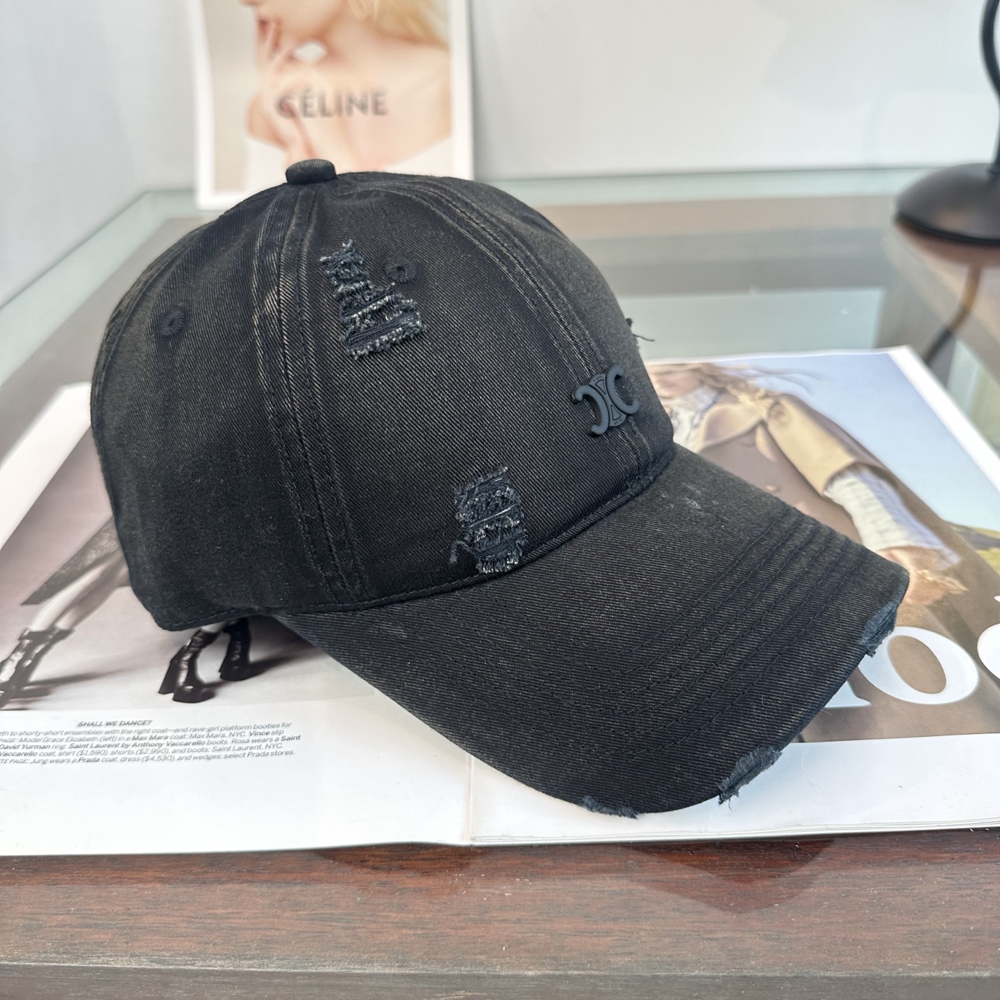 爆款CELINE（赛琳）简约明星同款最新棒球帽，时尚潮流，高端做工！每一个帽子都是用心之作！非一般的品质，男女均可。  
