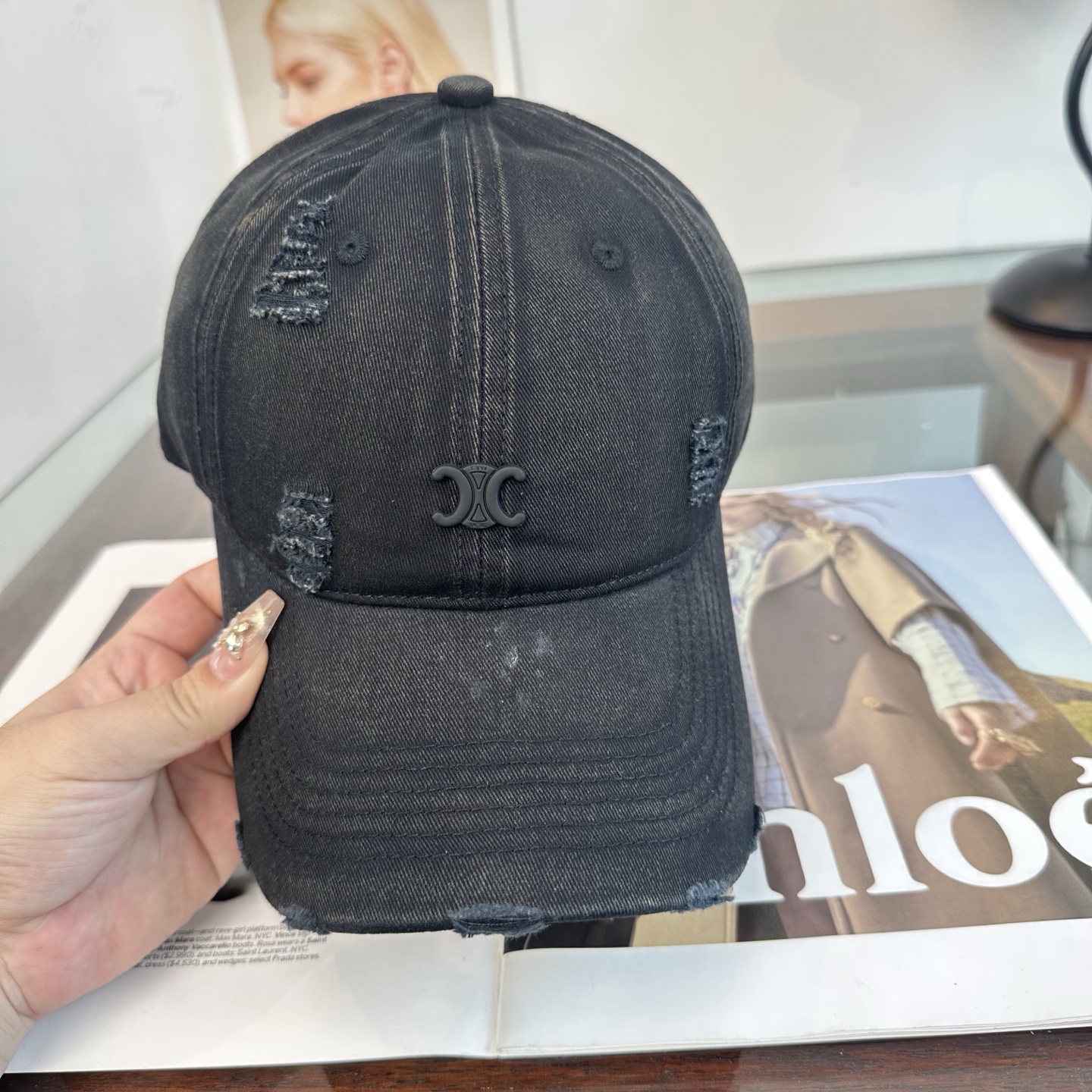 爆款CELINE（赛琳）简约明星同款最新棒球帽，时尚潮流，高端做工！每一个帽子都是用心之作！非一般的品质，男女均可。  