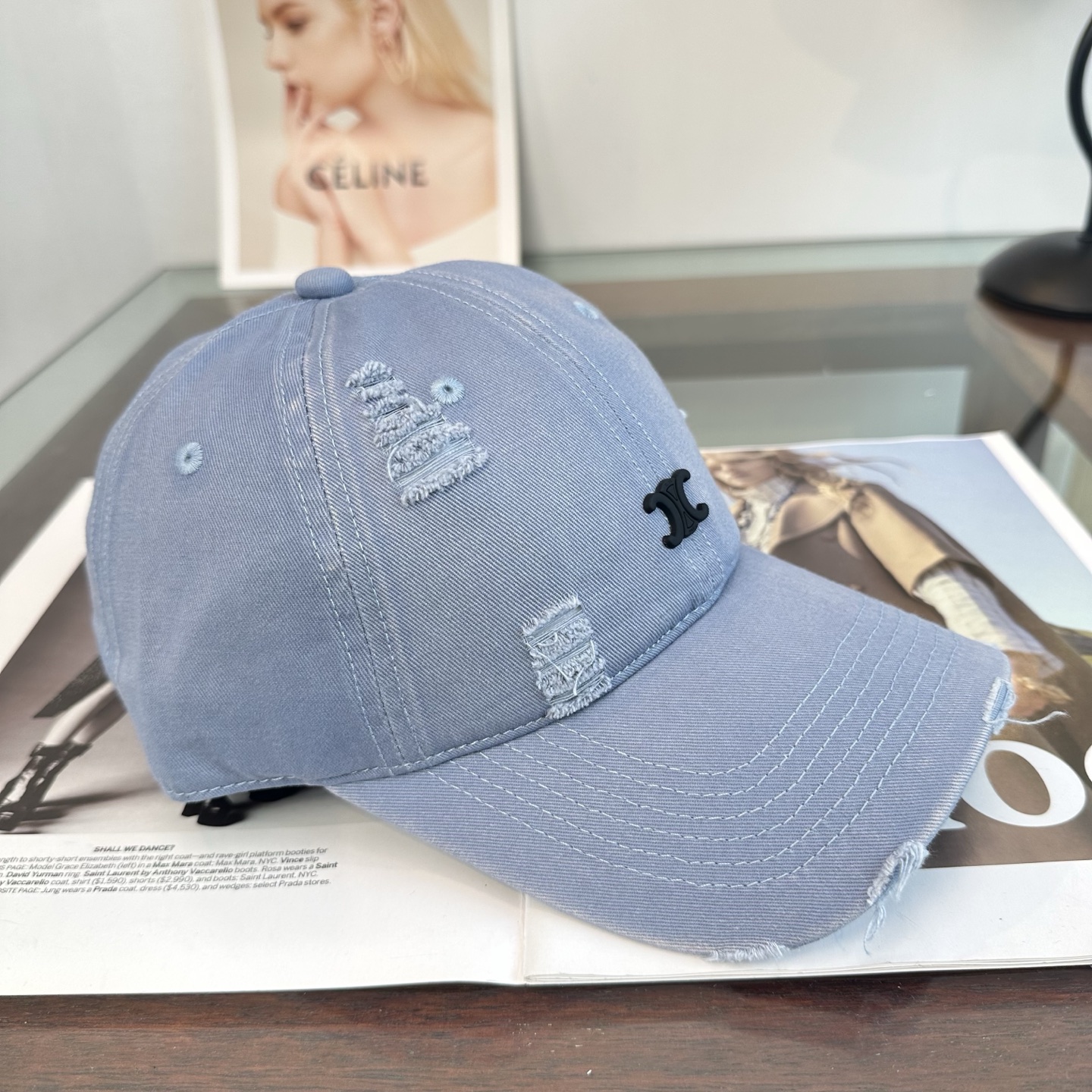 爆款CELINE（赛琳）简约明星同款最新棒球帽，时尚潮流，高端做工！每一个帽子都是用心之作！非一般的品质，男女均可。  