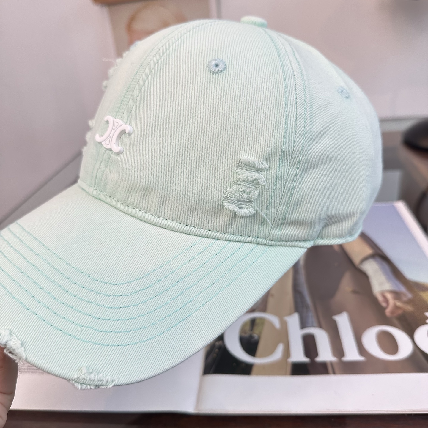 爆款CELINE（赛琳）简约明星同款最新棒球帽，时尚潮流，高端做工！每一个帽子都是用心之作！非一般的品质，男女均可。  