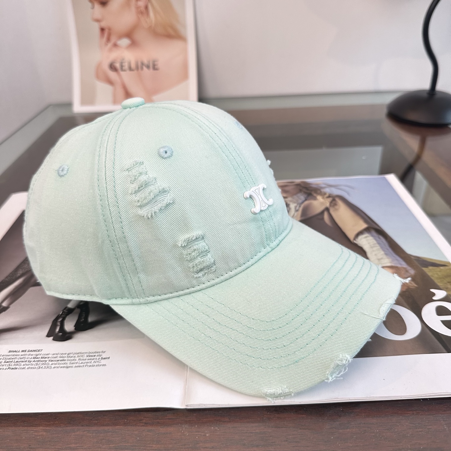 爆款CELINE（赛琳）简约明星同款最新棒球帽，时尚潮流，高端做工！每一个帽子都是用心之作！非一般的品质，男女均可。  