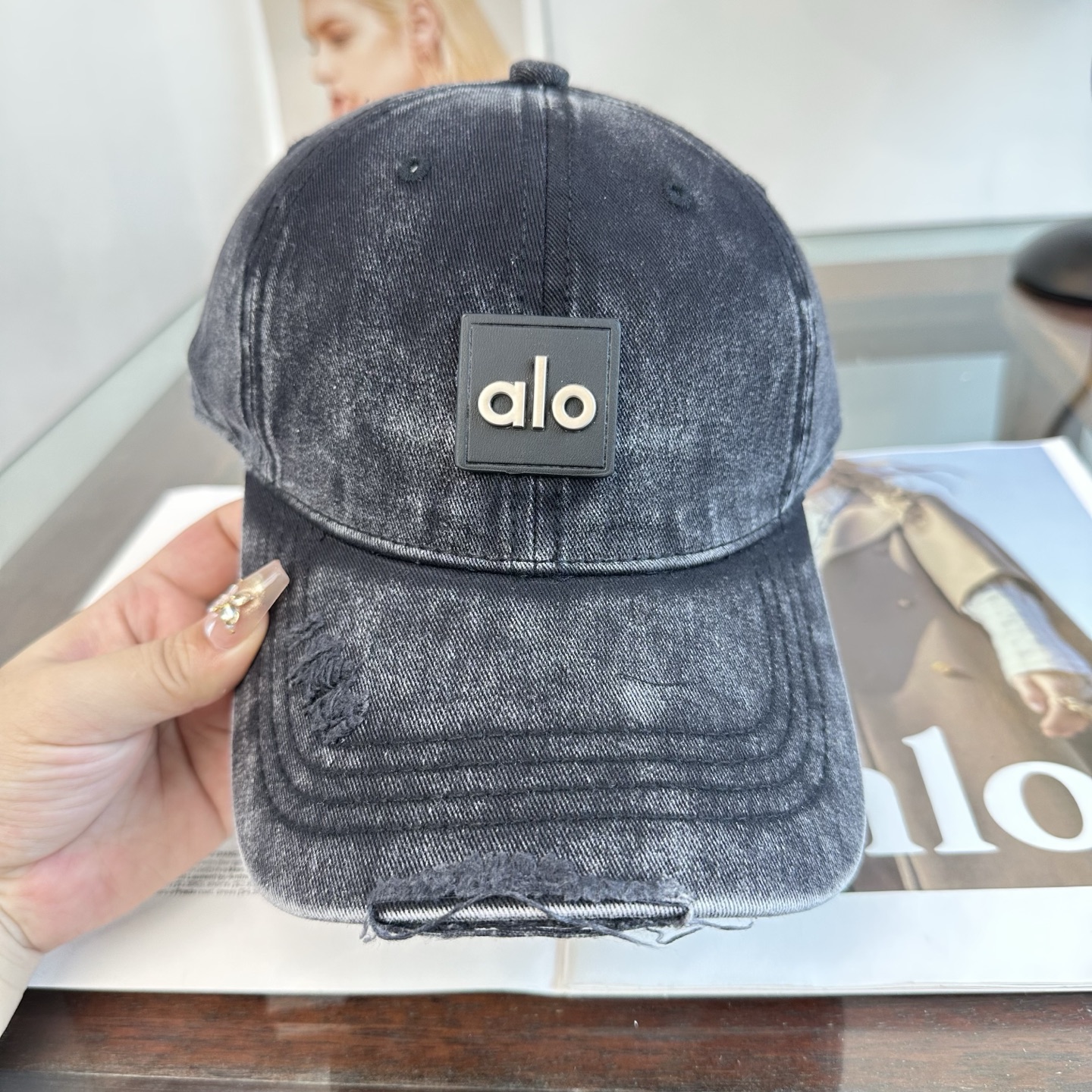 Alo 🔥爆款 新款棒球帽 定制面料，简约时尚更透气，超火爆 现货秒发